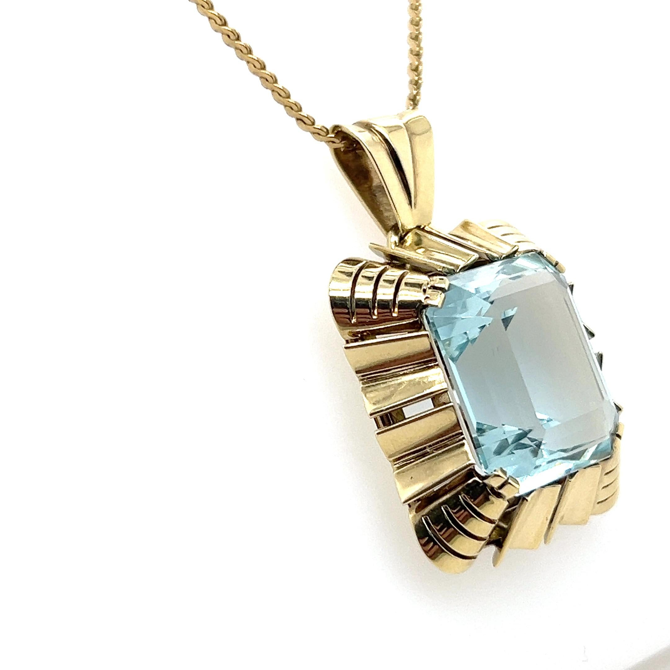 Retro 17,48 Karat Smaragdschliff Aquamarin & 14k Gelbgold Anhänger 1940s im Angebot 5