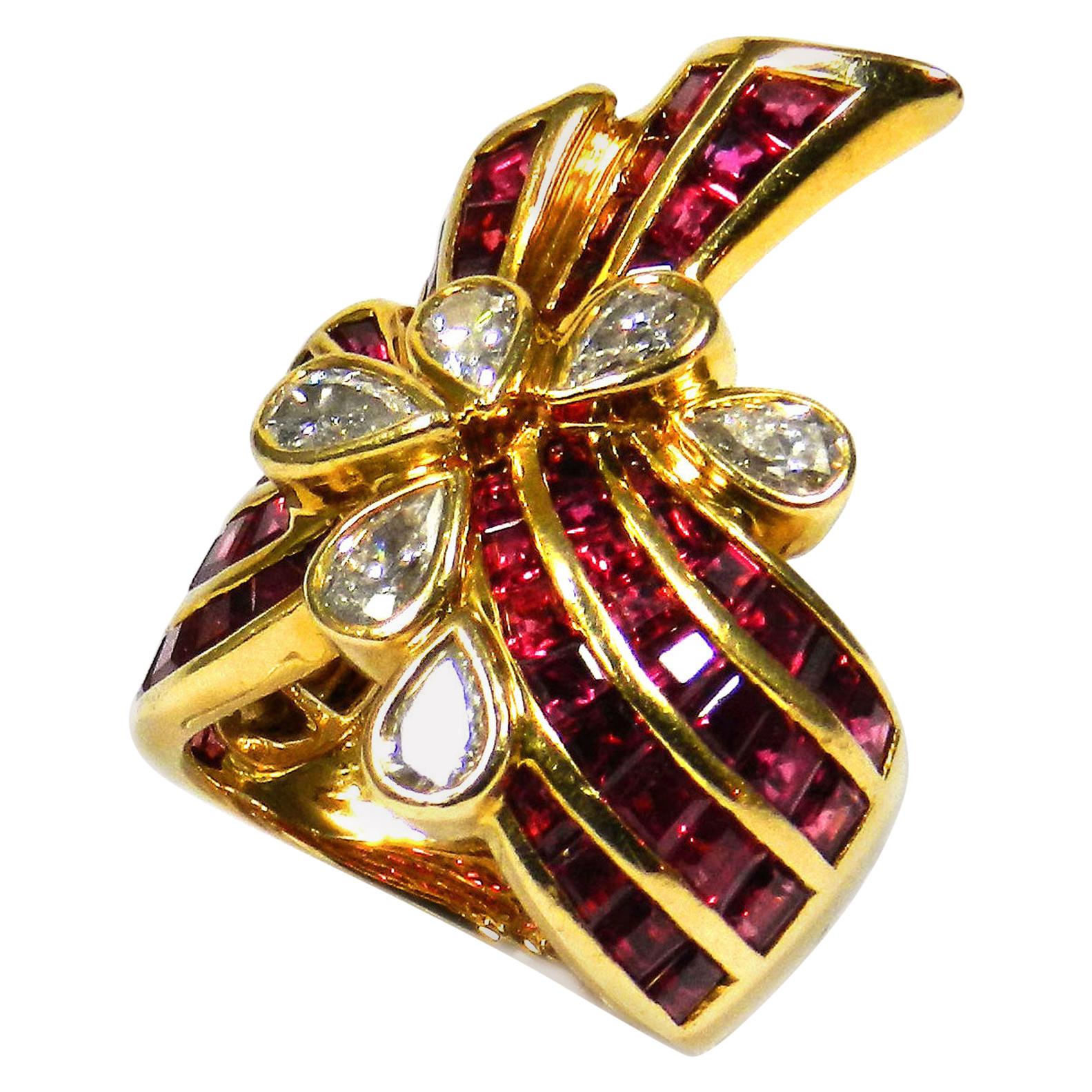 Retro 18 Karat Gold 4 Carat Ruby and ​​Diamond Cocktail Ring, circa 1940 For Sale