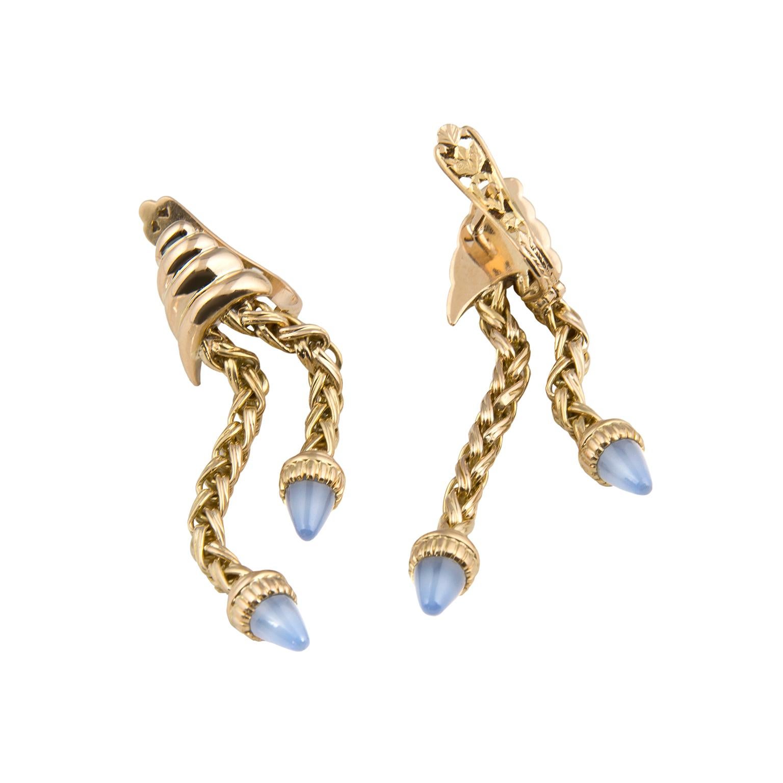 Retro dangle earrings in 18 Karat yellow gold, with couple of dangling blue stones.
Length: 5 cm (1.97 in)