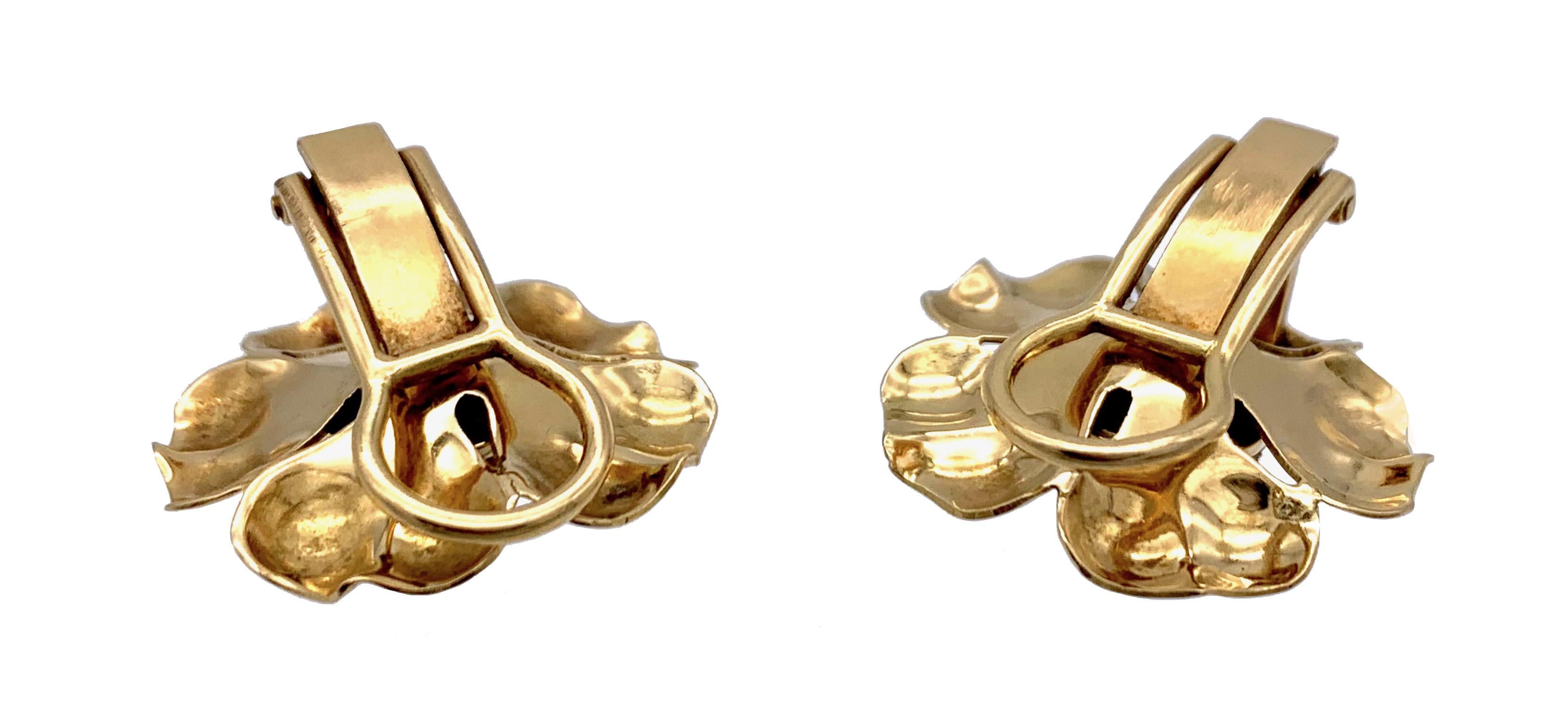 Ball Cut Retro 18 Karat Gold Clip on Earrings Flowers Pearls For Sale