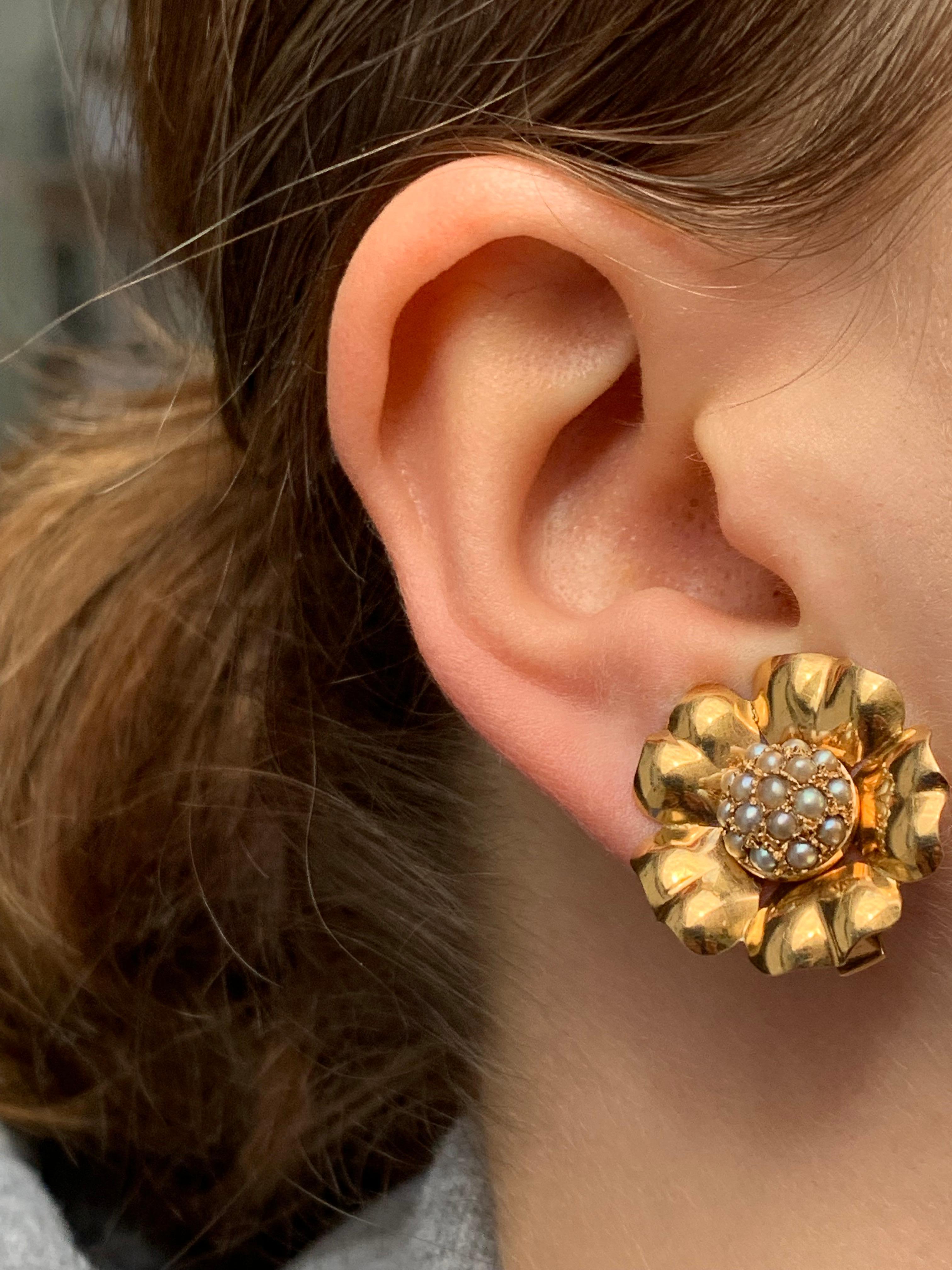 Women's Retro 18 Karat Gold Clip on Earrings Flowers Pearls For Sale