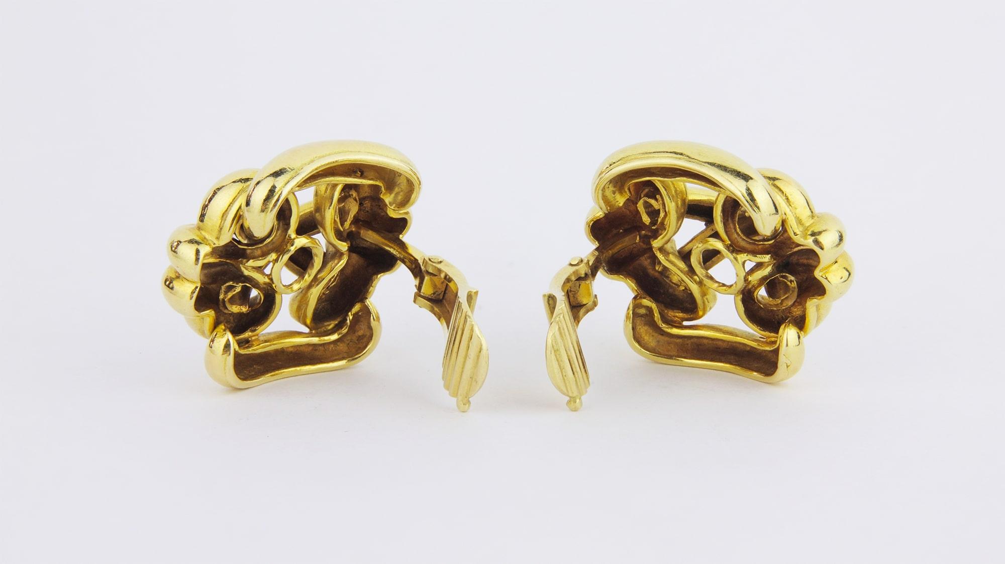 Retro 18 Karat Gold Knot Ear Clips In Good Condition In Brisbane, QLD