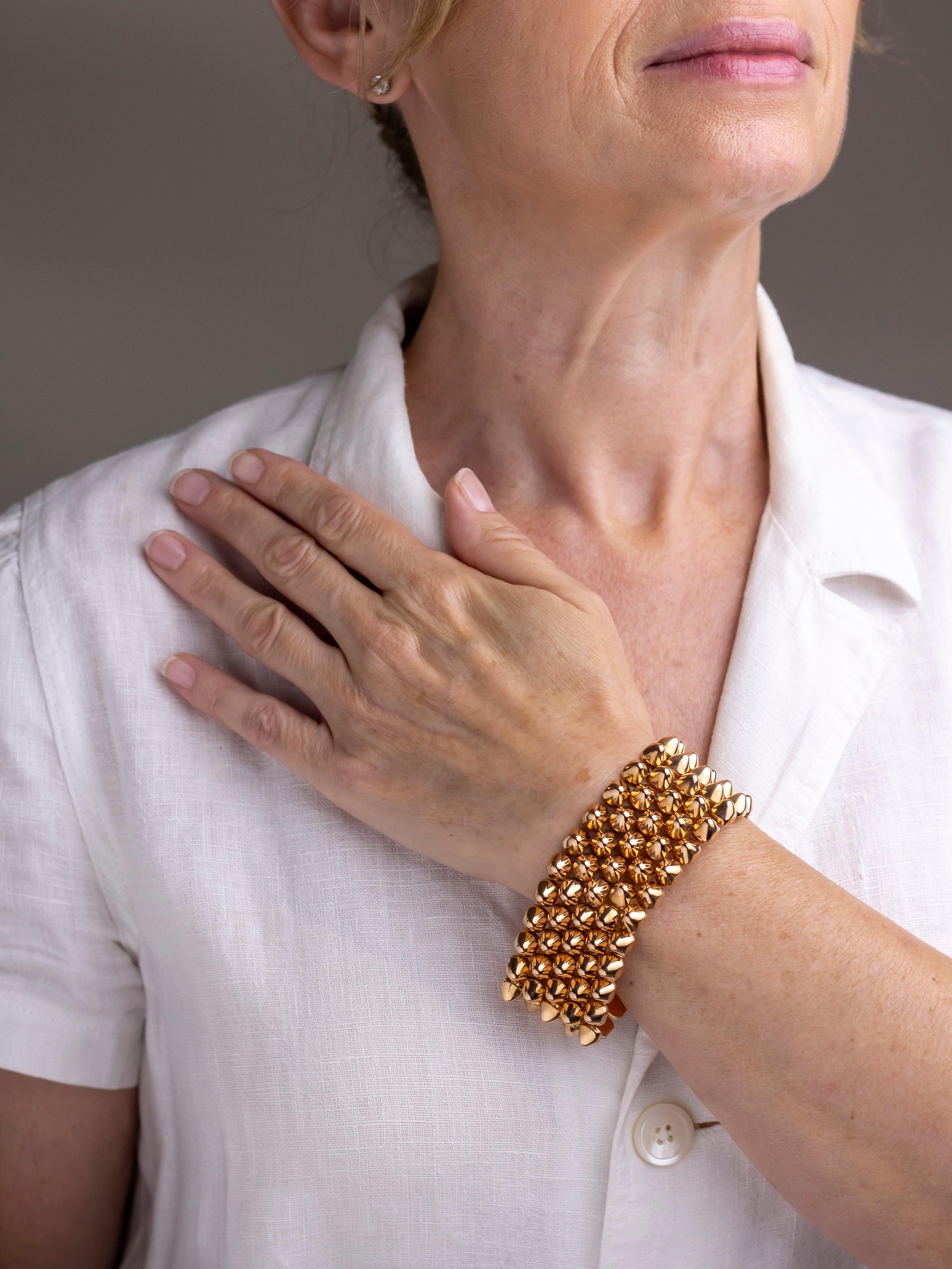 Realizzato in oro rosa 18 carati, questo bracciale è quello che noi definiamo 