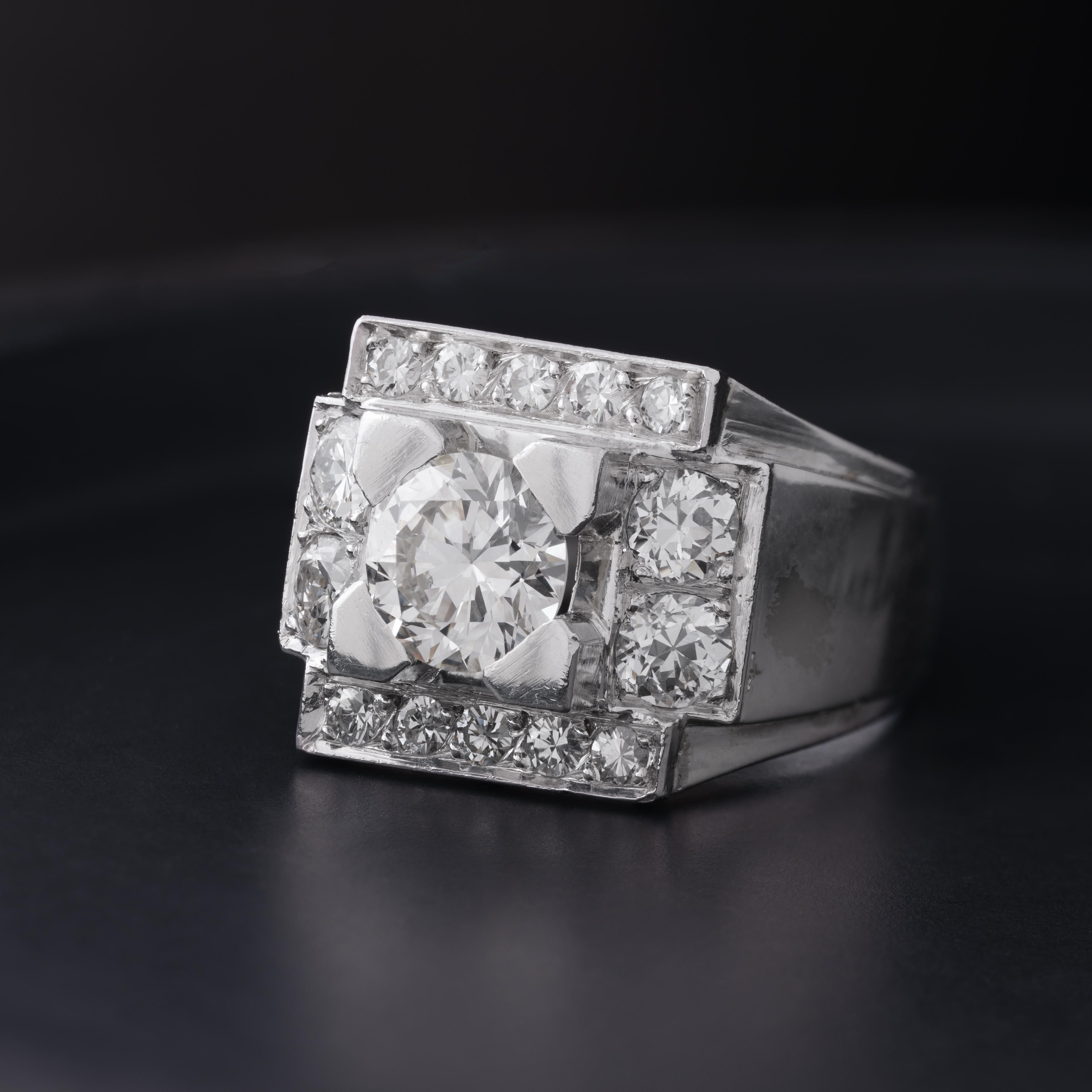 Anello retrò in oro bianco 18 carati e diamante taglio transitorio da 2,50 carati 
anni '40 circa
12.5 grammi
Prodotto in Francia
Dimensione 7