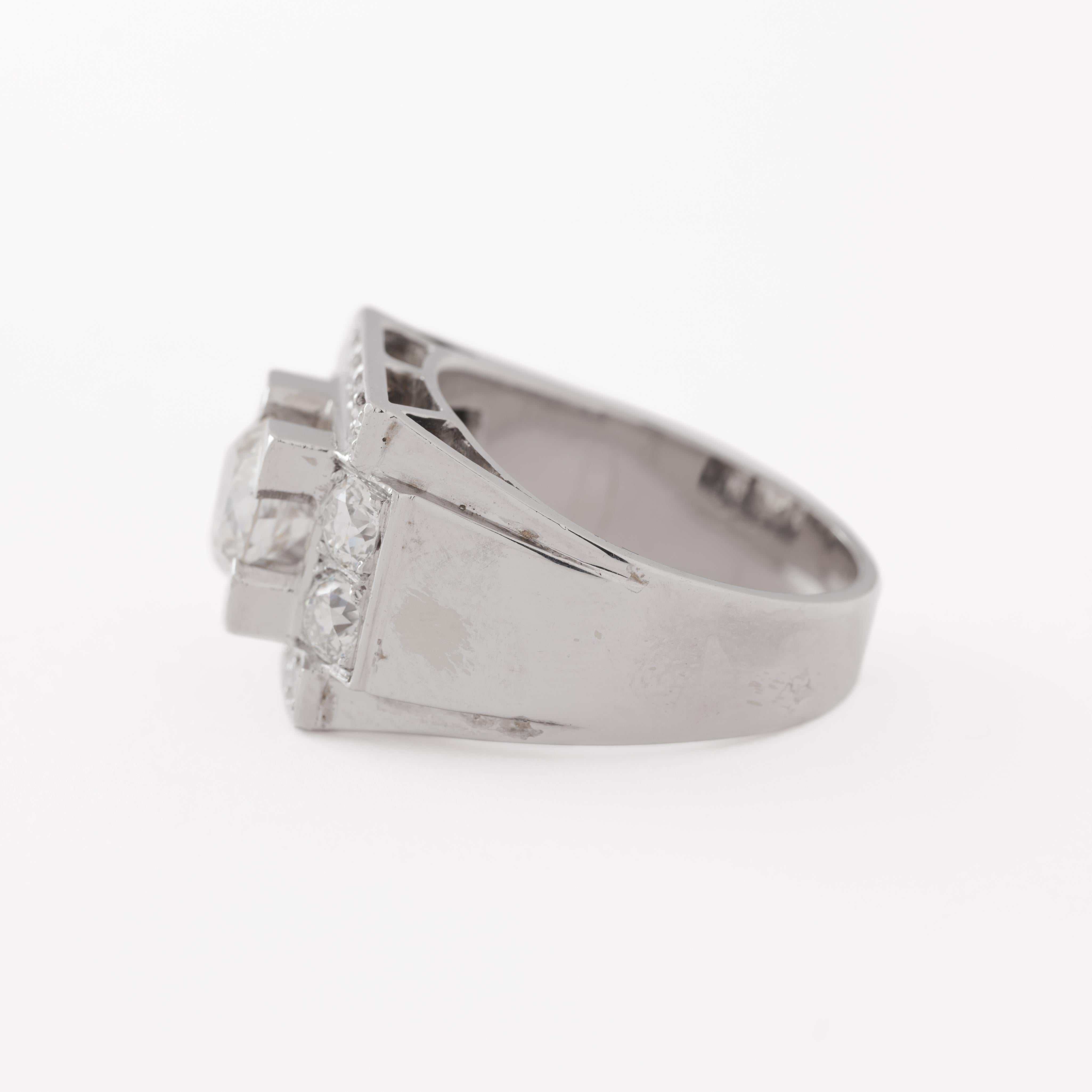 Anello francese retrò con serbatoio in oro bianco 18 carati e diamanti da 2,50 carati In condizioni buone in vendita a New York, NY