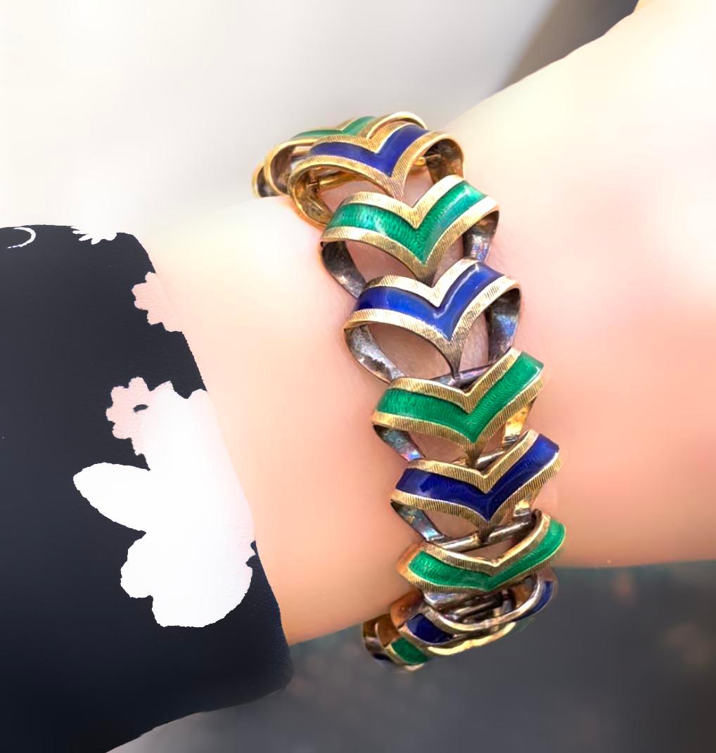 Vintage Two Tone Blue and Green Enamel Yellow Gold Bracelet In Good Condition For Sale In Beverly Hills, CA