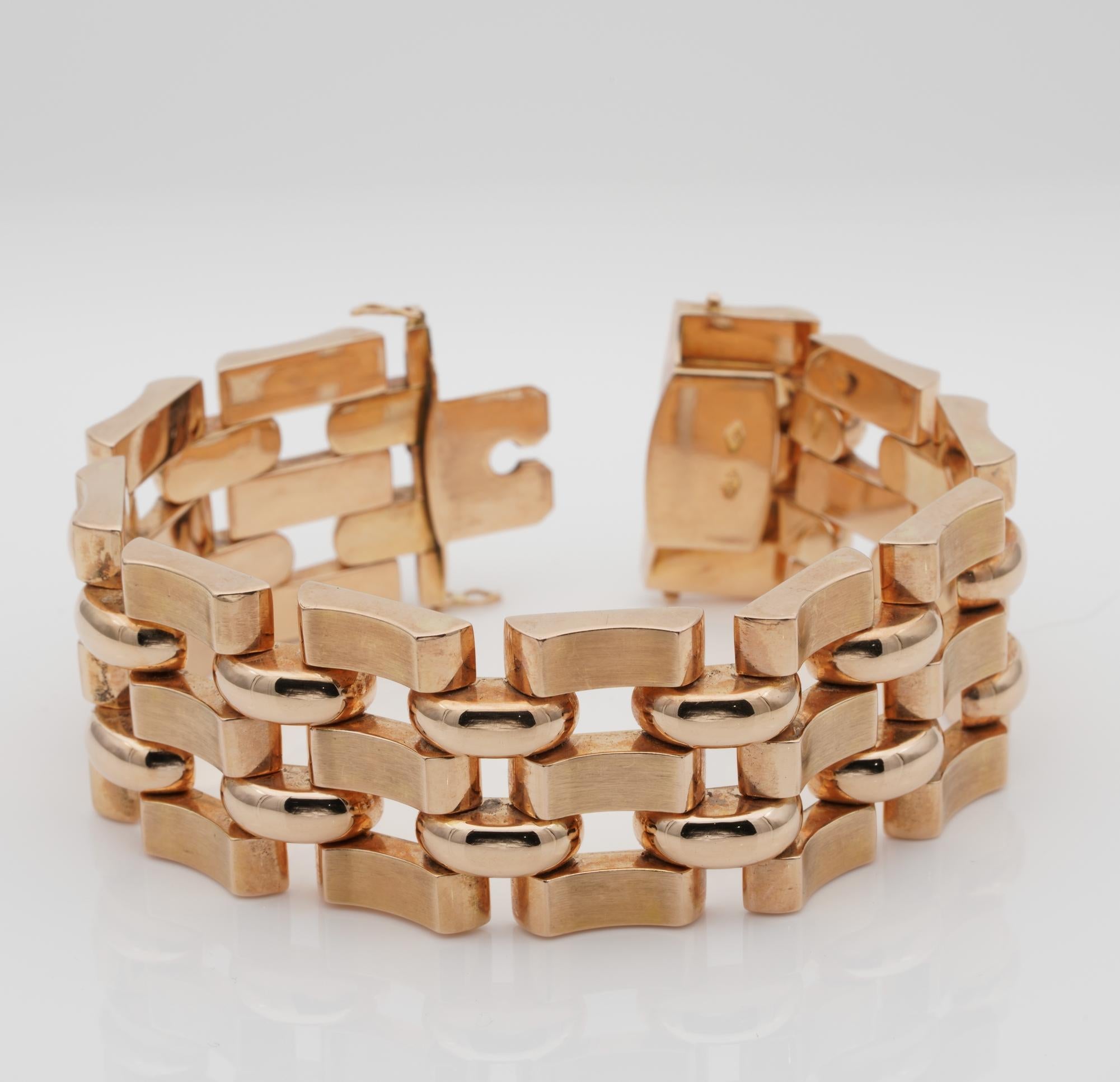 Retro 18 Karat Rose Gold Tank Bracelet, circa 1940 For Sale 1