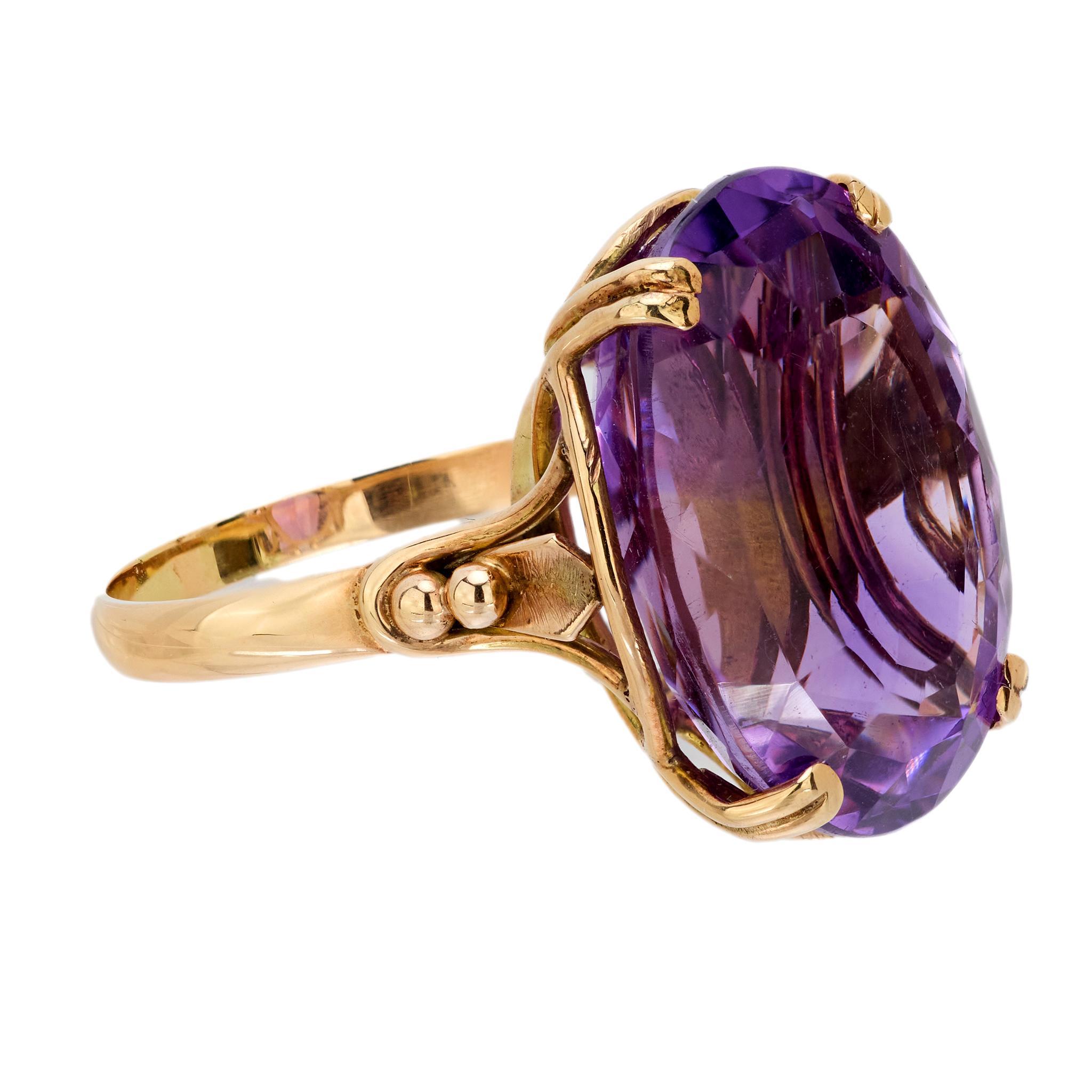 Retro 18.70 carat amethyst 14k yellow gold cocktail ring In Good Condition In Beverly Hills, CA