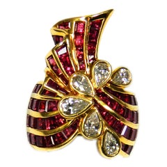 Retro 18 Karat Gold 4 Carat Ruby and ​​Diamond Cocktail Ring, circa 1940