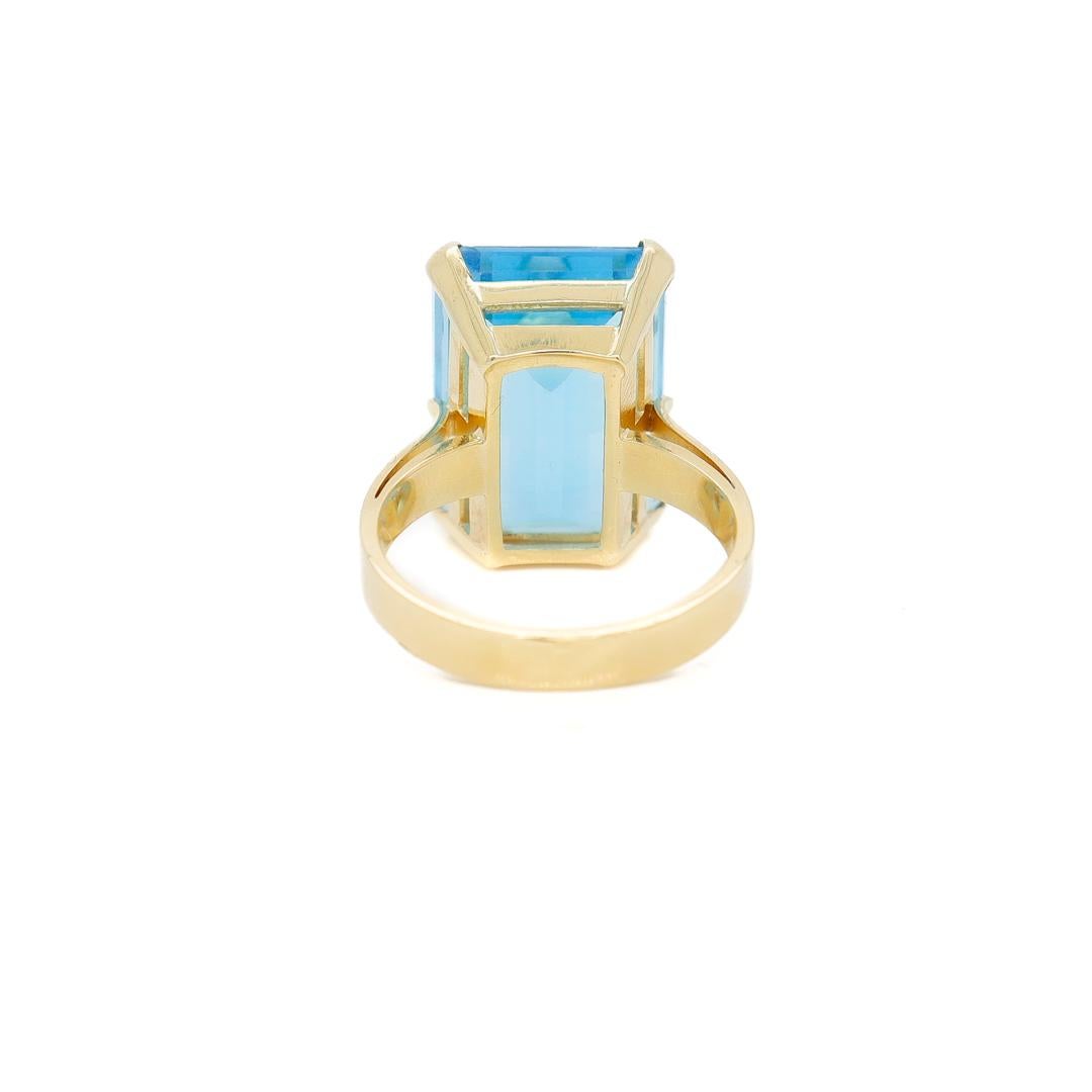 Retro 18K Gold and Emerald Cut Blue Topaz Cocktail Ring For Sale 3