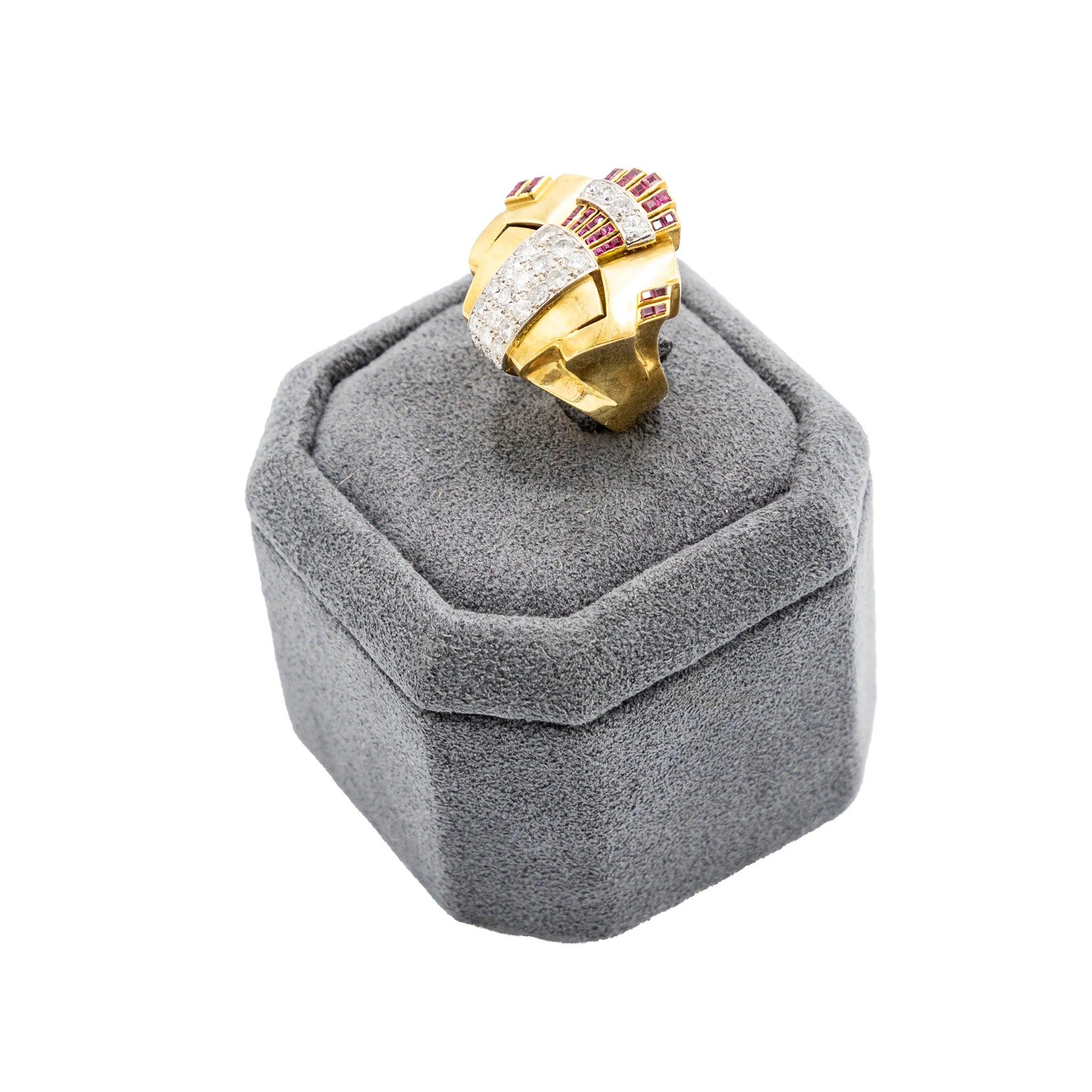 Bague cocktail rétro en or 18K avec diamants et rubis - années 40 État moyen - En vente à Milano, IT