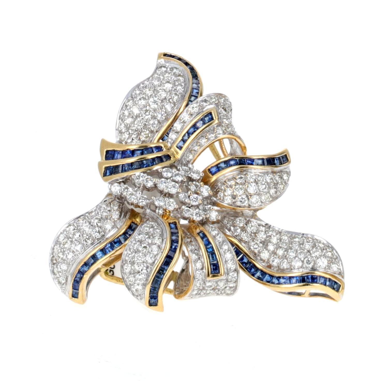 Broche rétro en or 18K avec diamants et saphirs, c.1950s - Elegant Ribbon Motif i Excellent état - En vente à Beverly Hills, CA