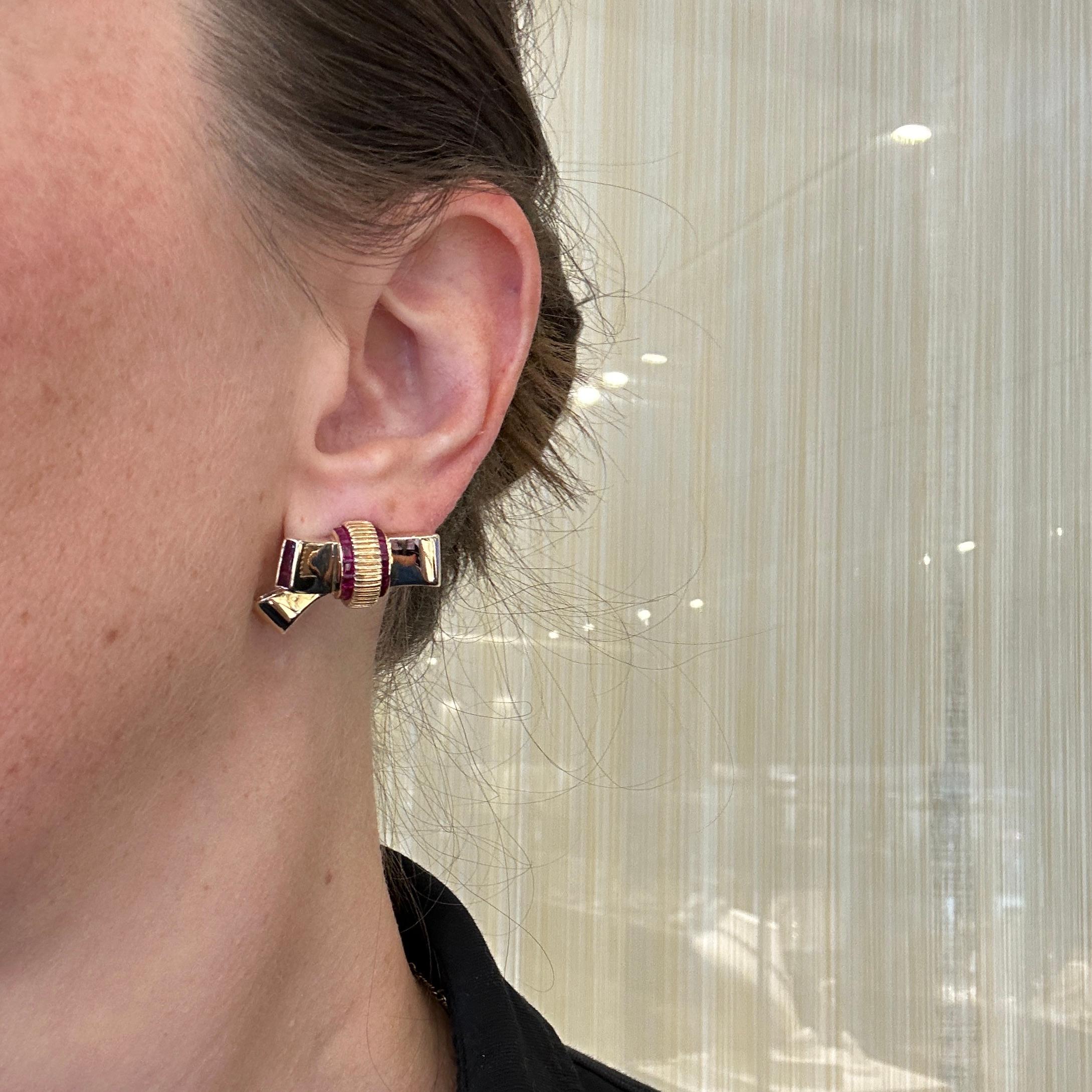 Women's Retro 18K Gold Folded Ribbon Earrings with Rubies For Sale
