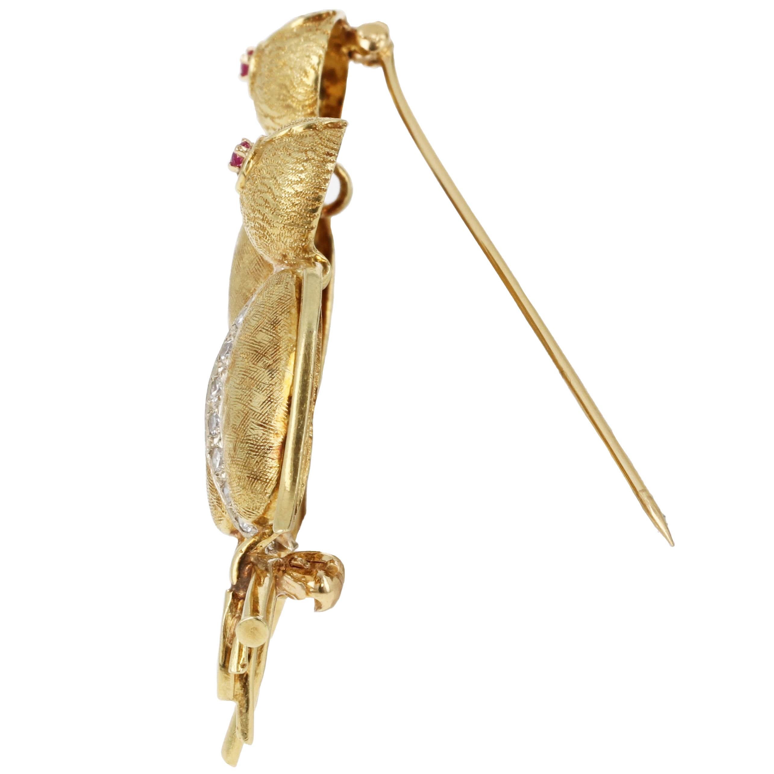 Retro 18K Gold Love Bird Brooch Pin with Diamonds and Ruby Eyes im Angebot 2