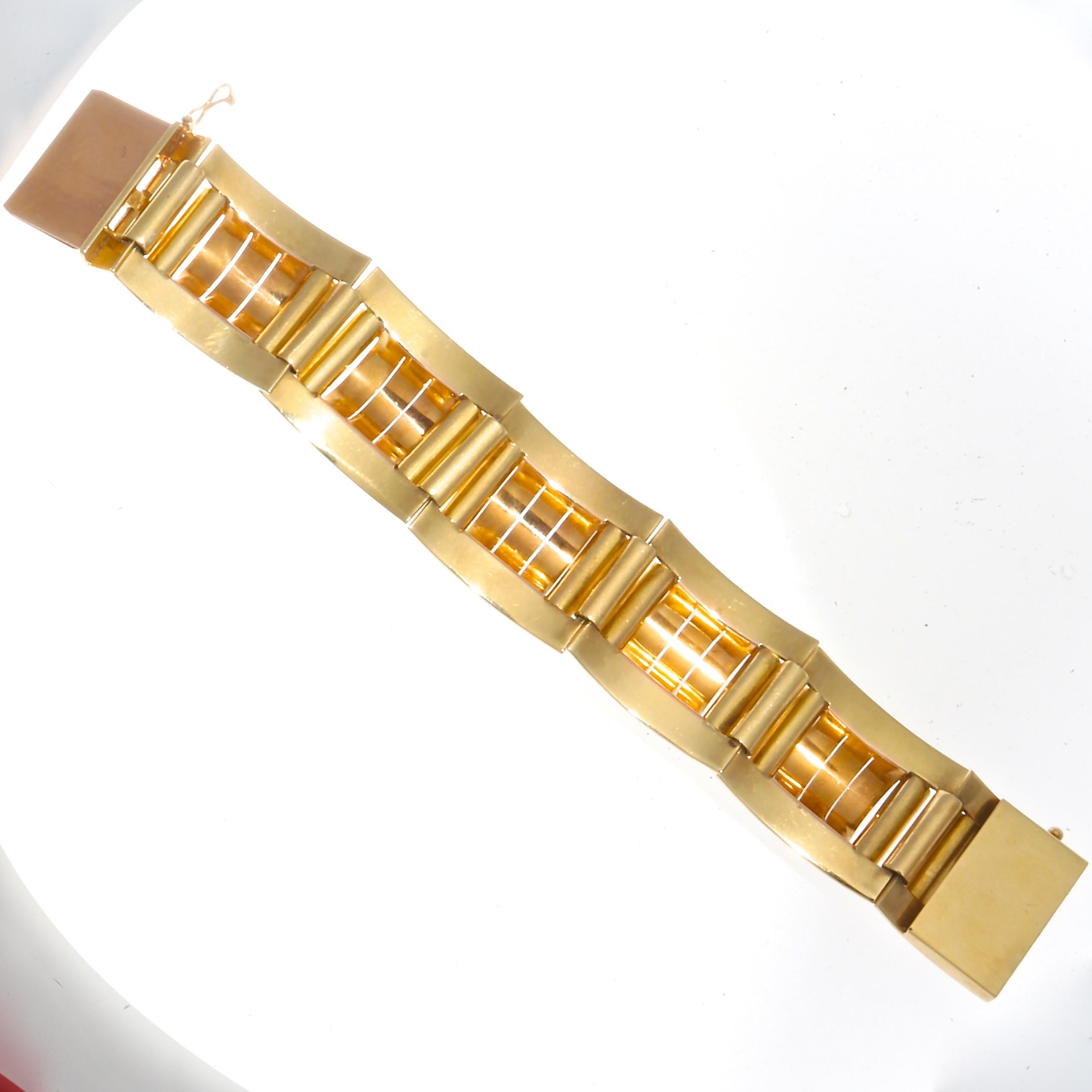 Retro 18 Karat Yellow and Rose Gold Bracelet In Excellent Condition In Beverly Hills, CA
