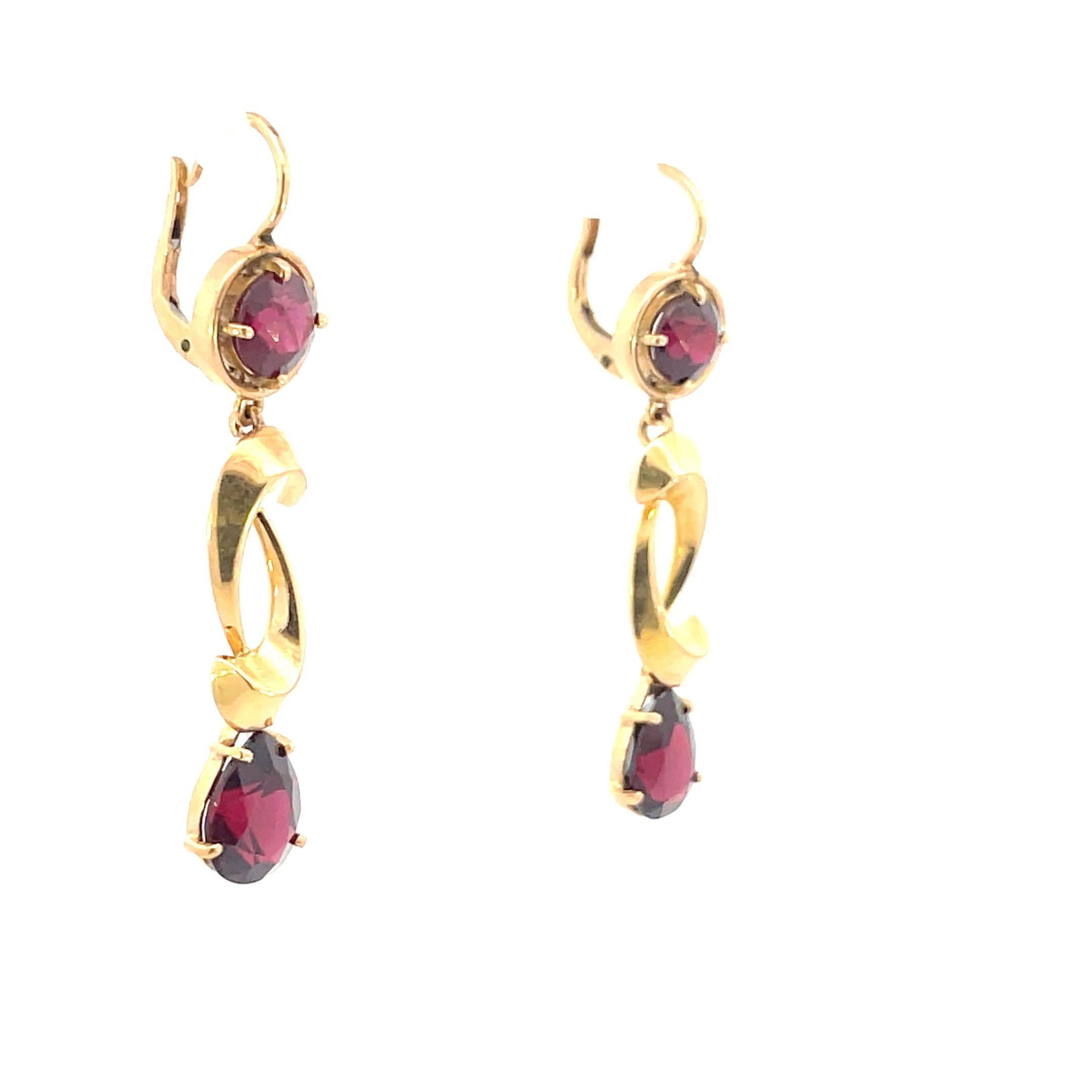 Retro 18K Yellow Gold and Garnet Drop Earrings  In Excellent Condition For Sale In Lexington, KY