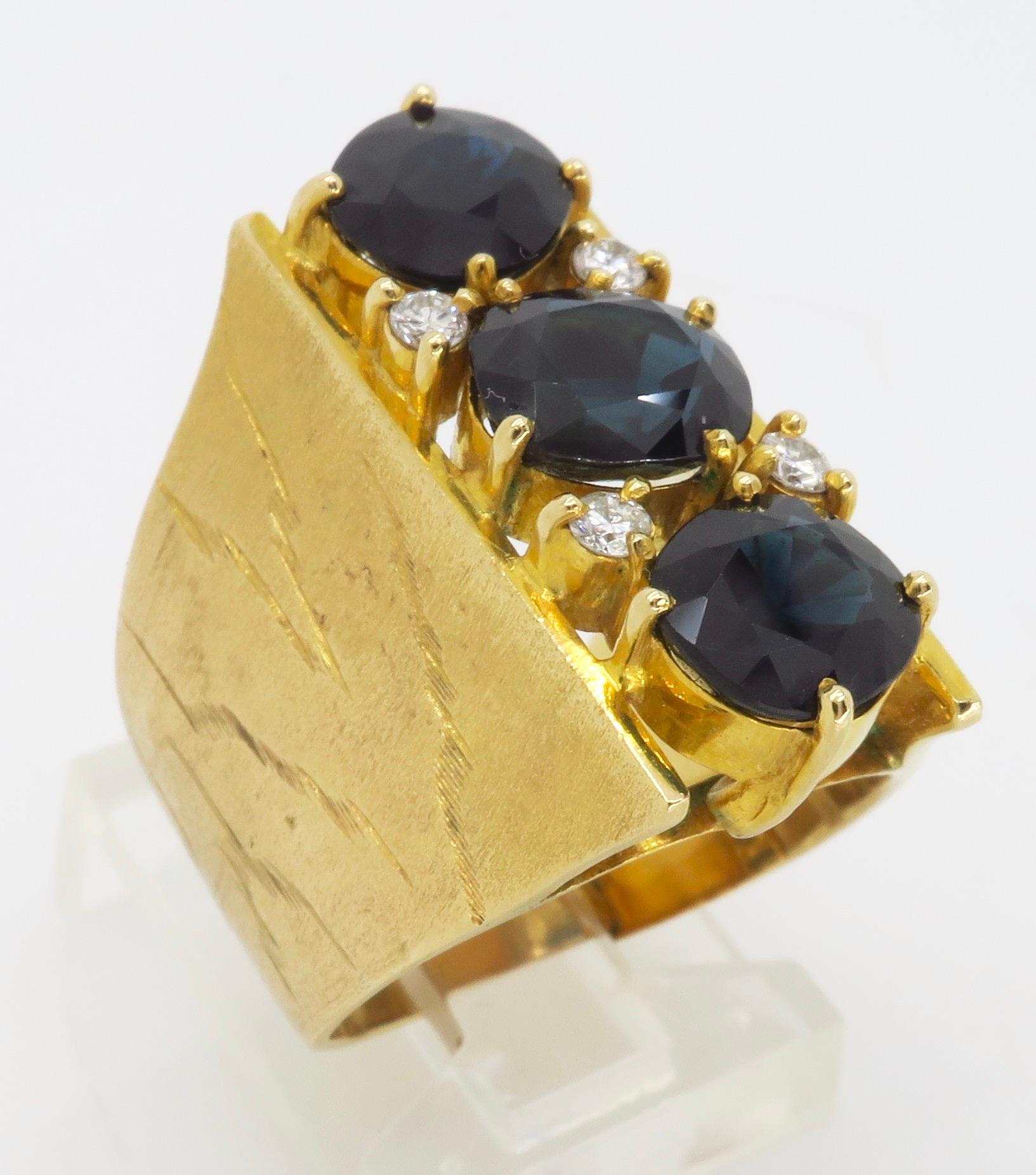 Retro 18 Karat Yellow Gold Blue Sapphire Ring In Excellent Condition In Webster, NY