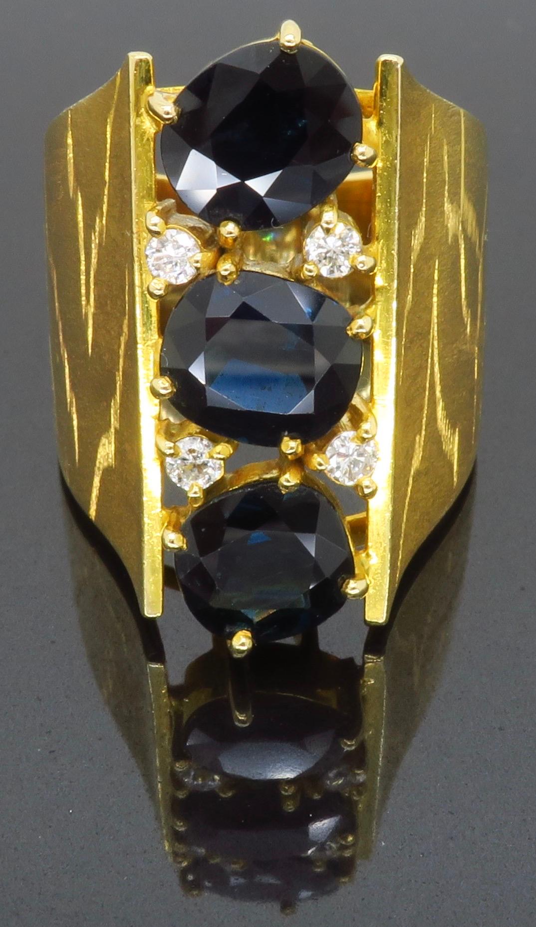 Retro 18 Karat Yellow Gold Blue Sapphire Ring 2