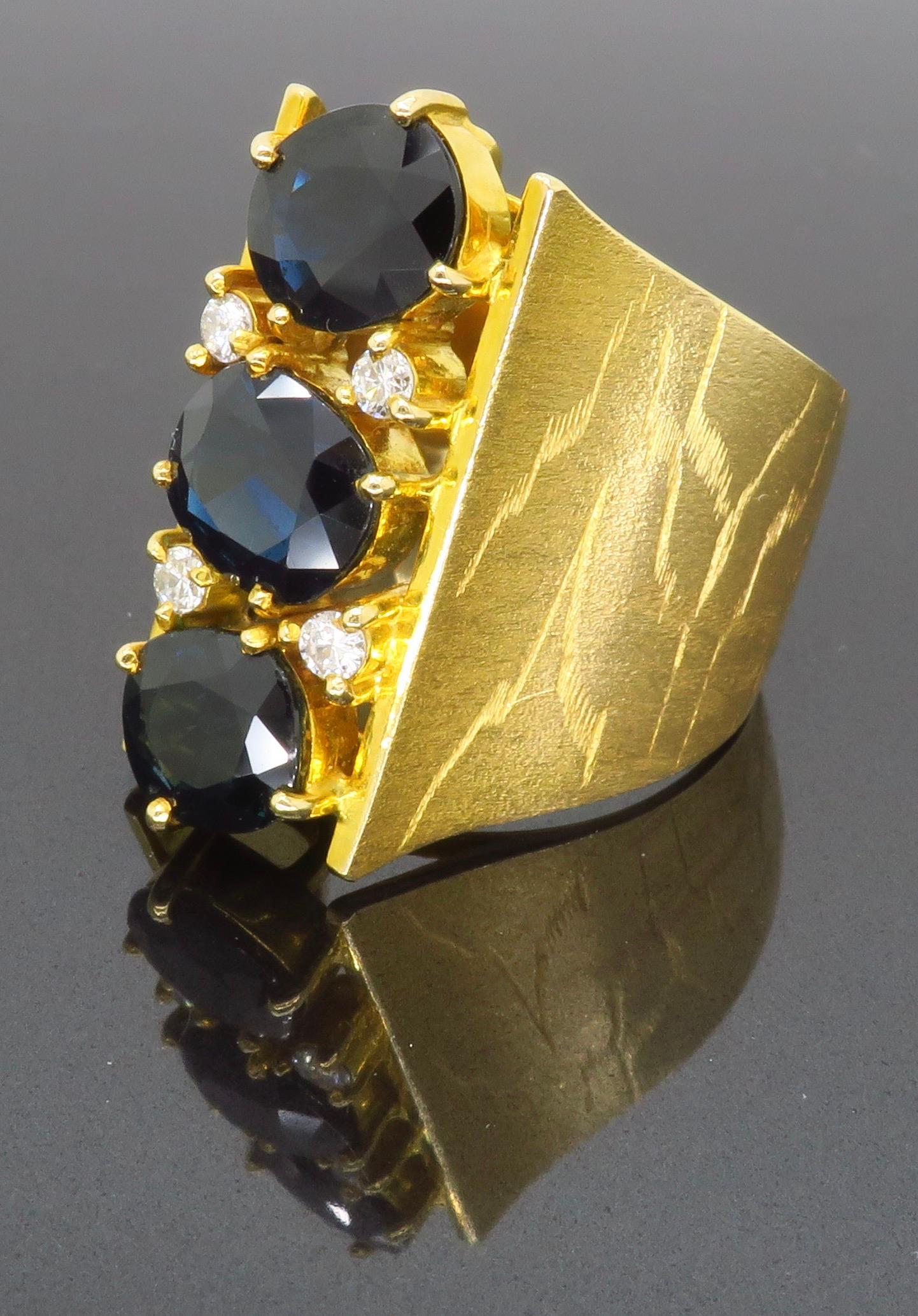 Retro 18 Karat Yellow Gold Blue Sapphire Ring 4