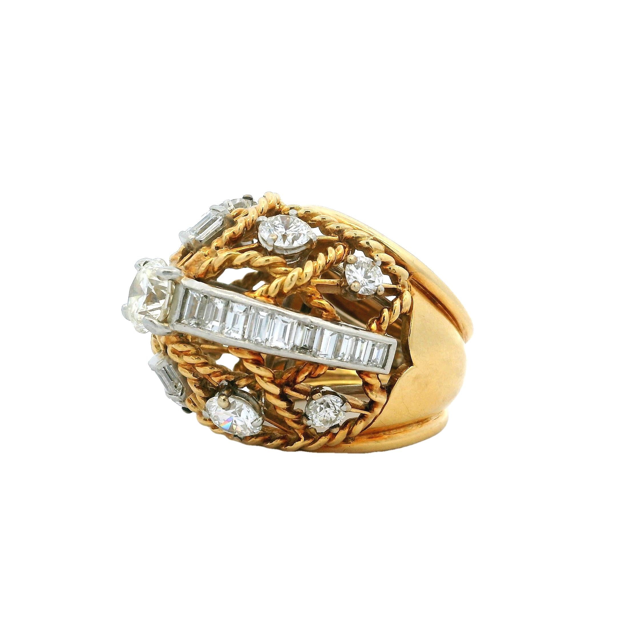 Bague dôme rétro en or jaune 18K avec diamants, 5,55 CTW, Circa 1950 en vente 5