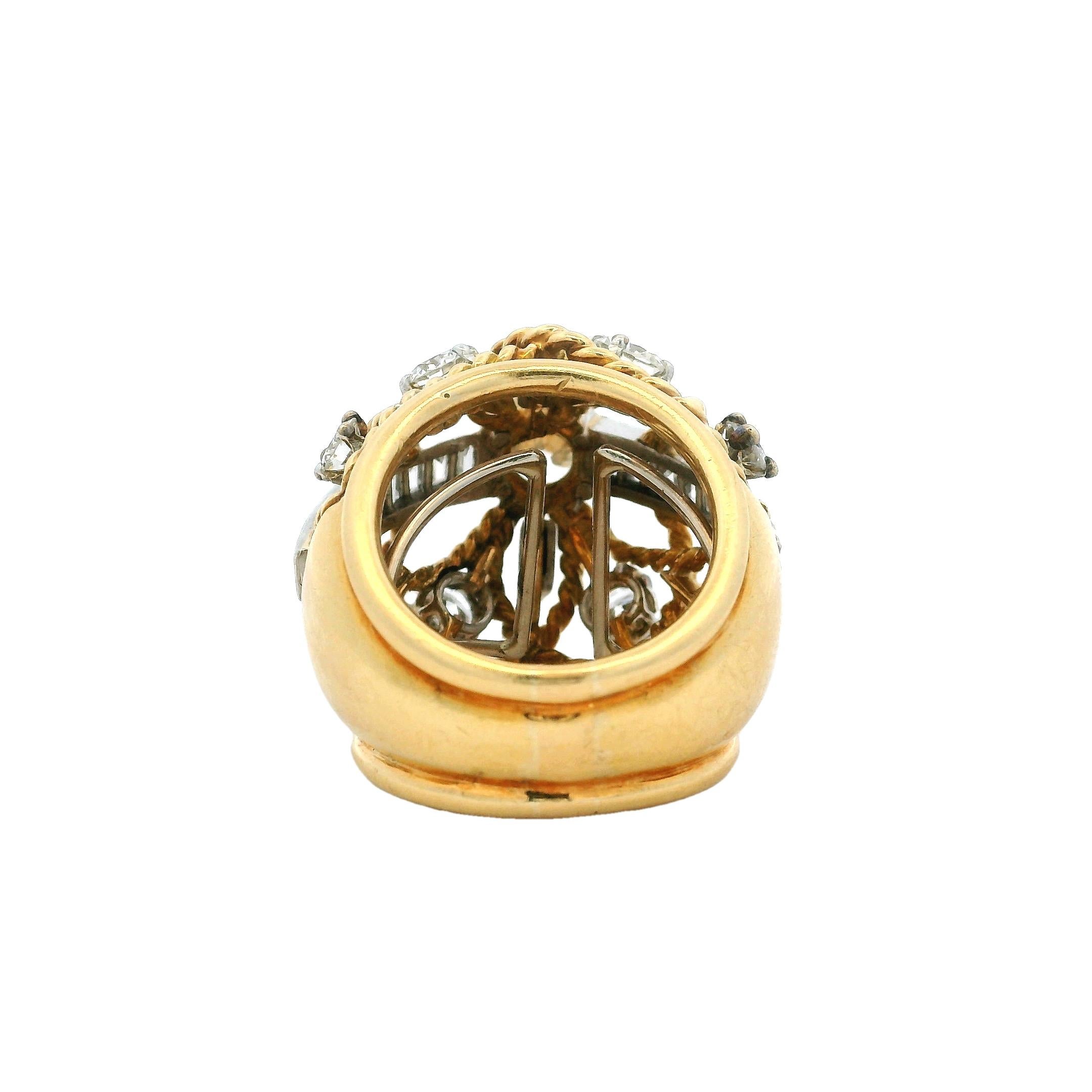 Bague dôme rétro en or jaune 18K avec diamants, 5,55 CTW, Circa 1950 Excellent état - En vente à Miami, FL