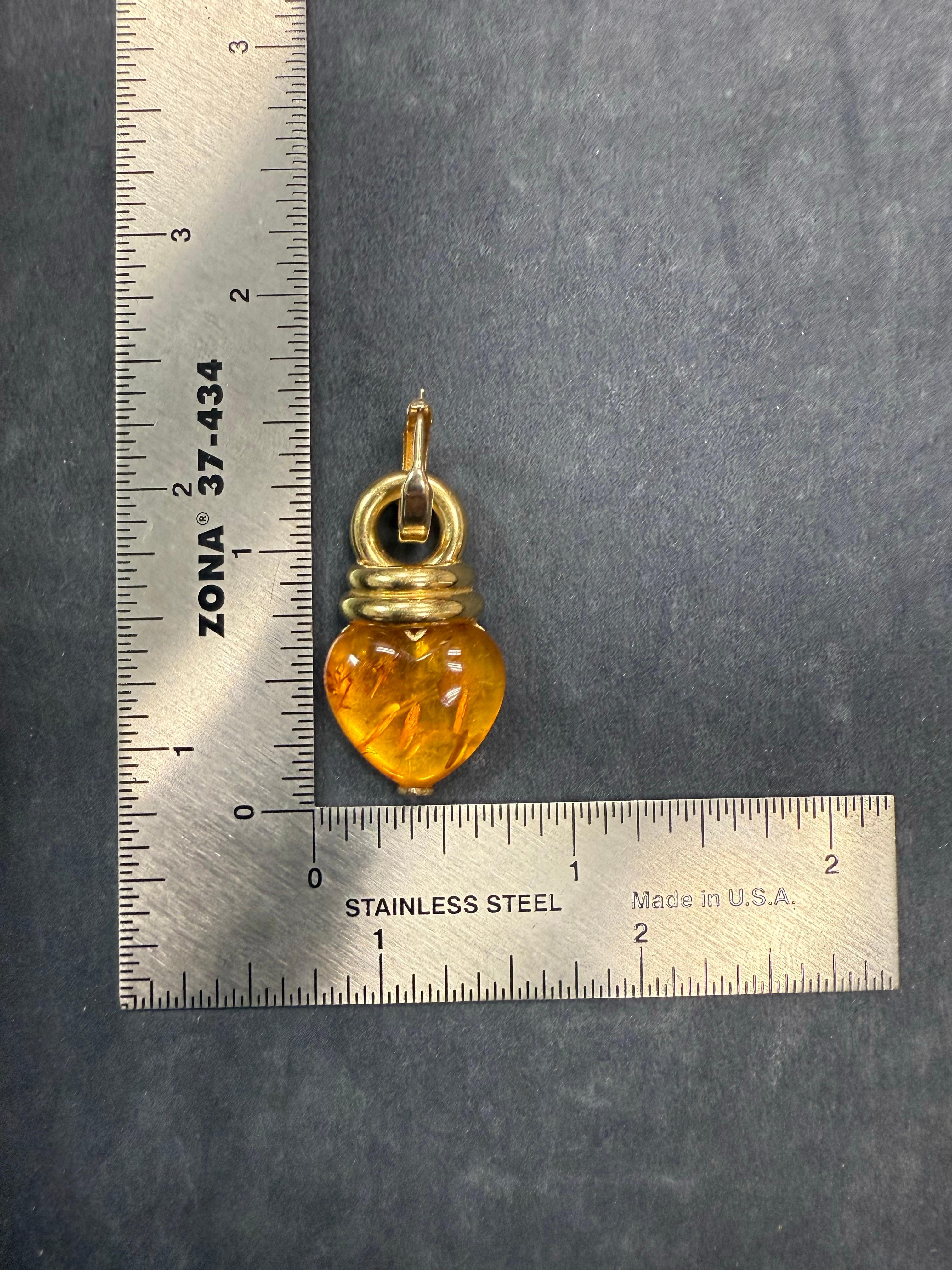 Orecchini retrò in oro giallo 18K a forma di cuore in ambra di Le-Gi in vendita 2