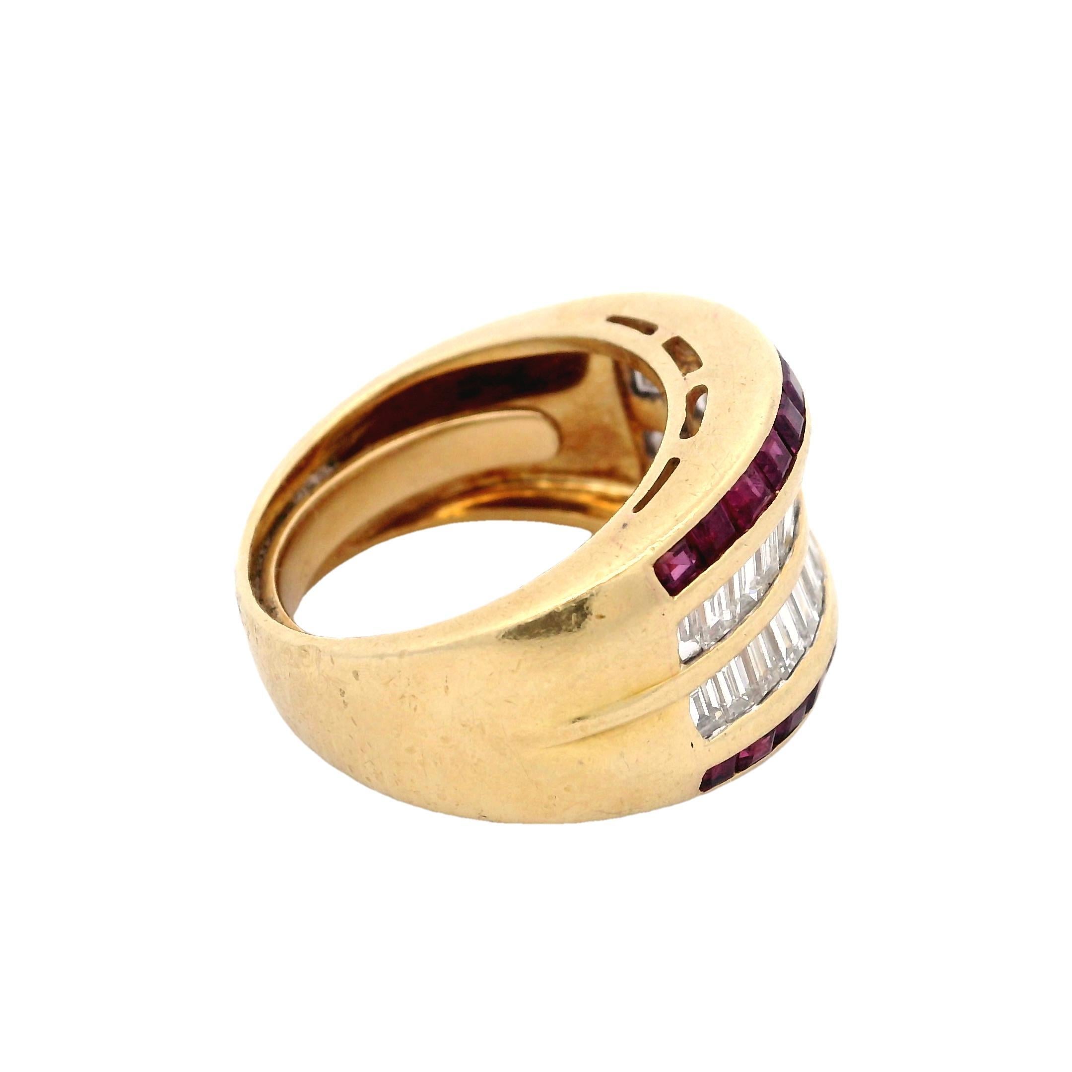 Women's or Men's Retro 18k yellow Gold Ring with 2.95 Ctw in Diamonds and Rubies For Sale