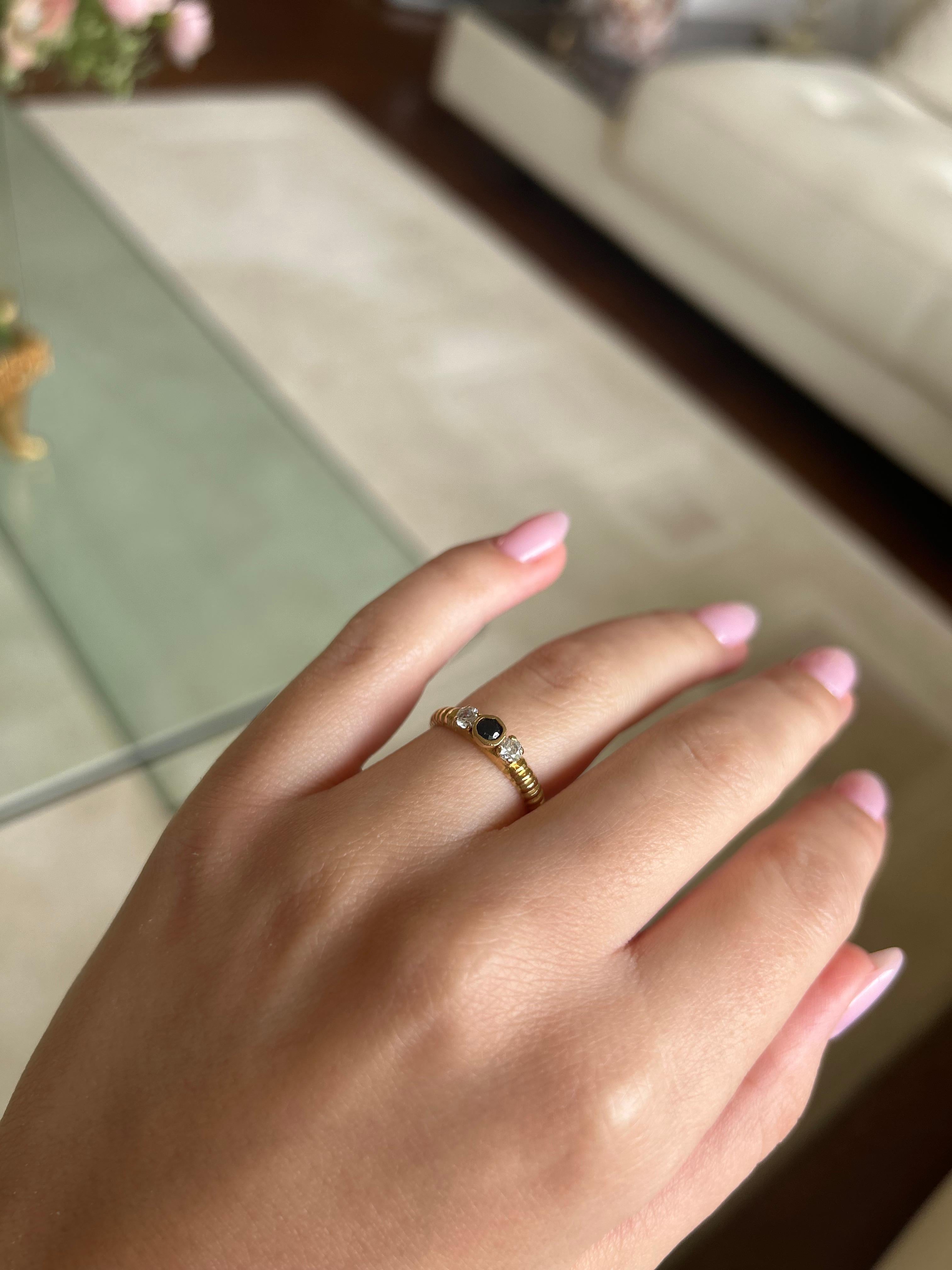 Bague rétro en or jaune 18 carats, saphir et diamants Bon état - En vente à MONTMORENCY, FR
