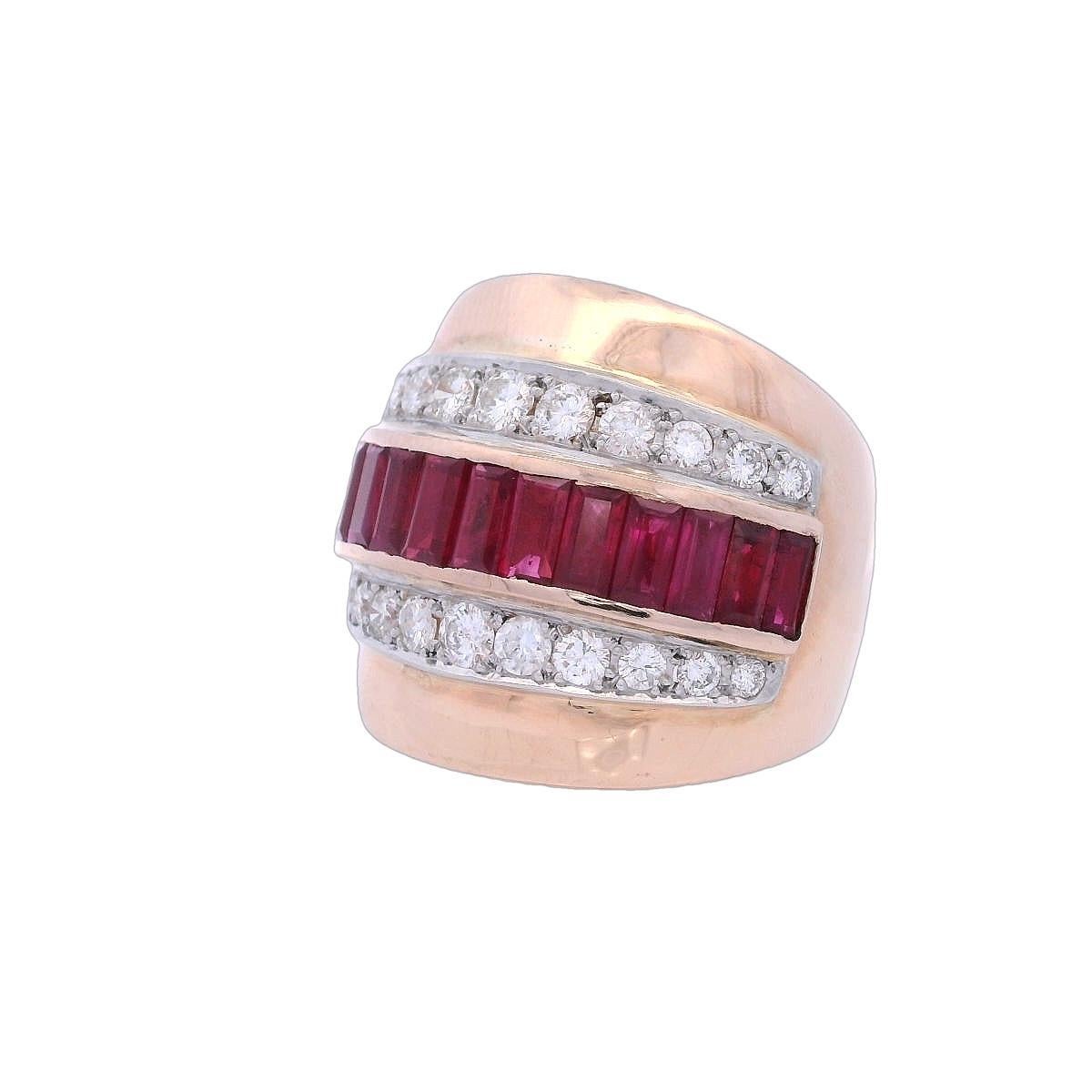 Bague rétro en or 18kt et platine avec rubis et diamants Bon état - En vente à Aventura, FL