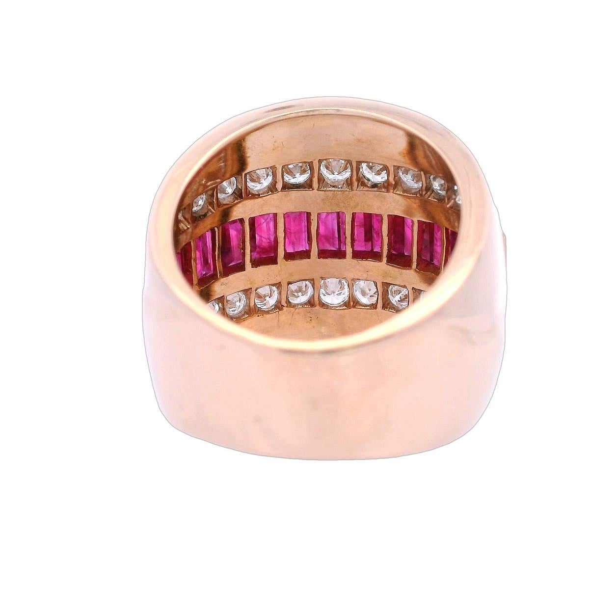 Bague rétro en or 18kt et platine avec rubis et diamants Unisexe en vente