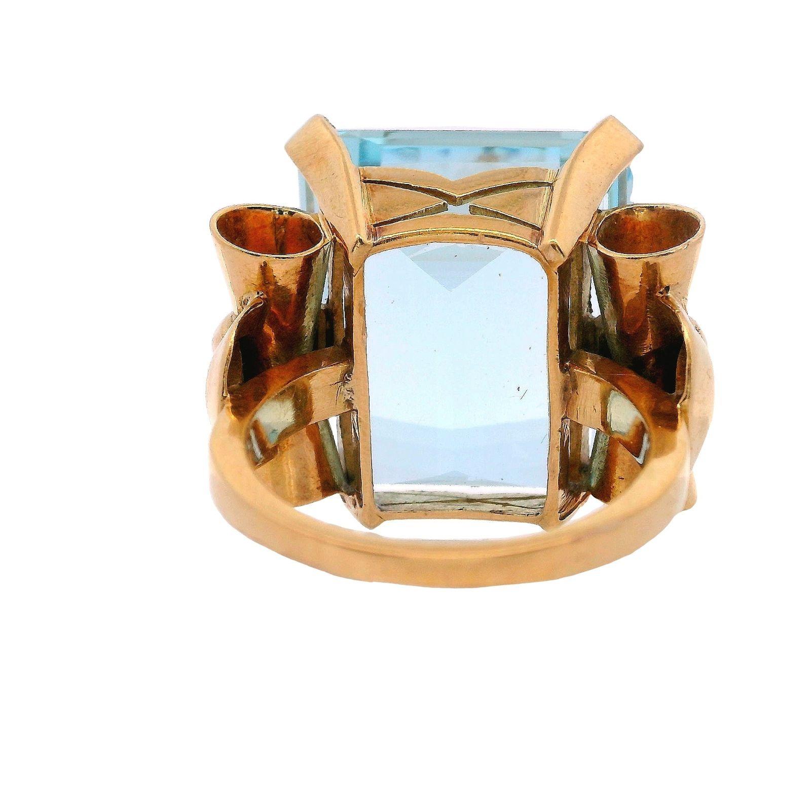 Women's or Men's Retro 18kt yellow Gold Ring with 25.20 Cts in Aquamarine For Sale