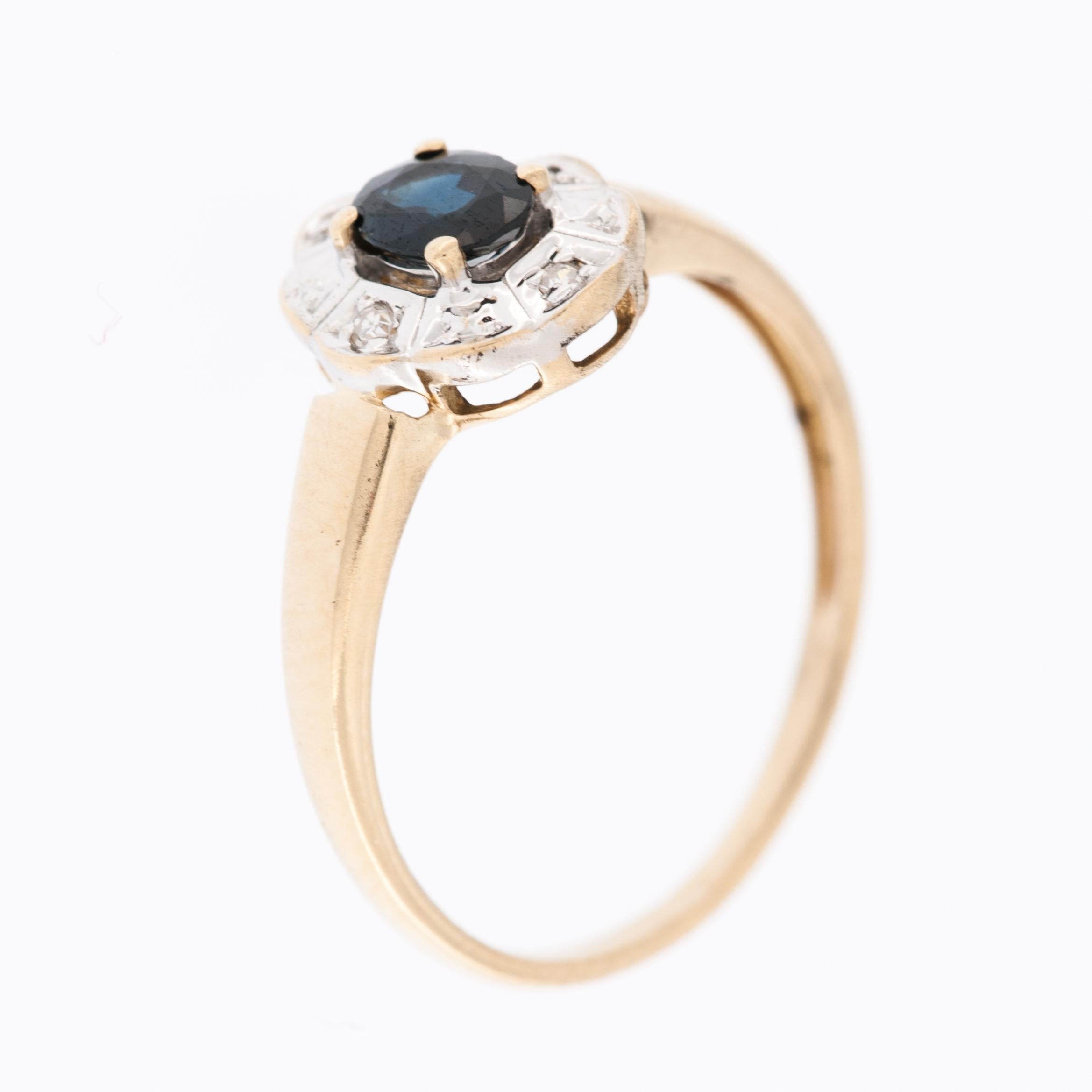 Mixed Cut Retro 18 karat Gold Ring with Diamonds and Sapphire For Sale