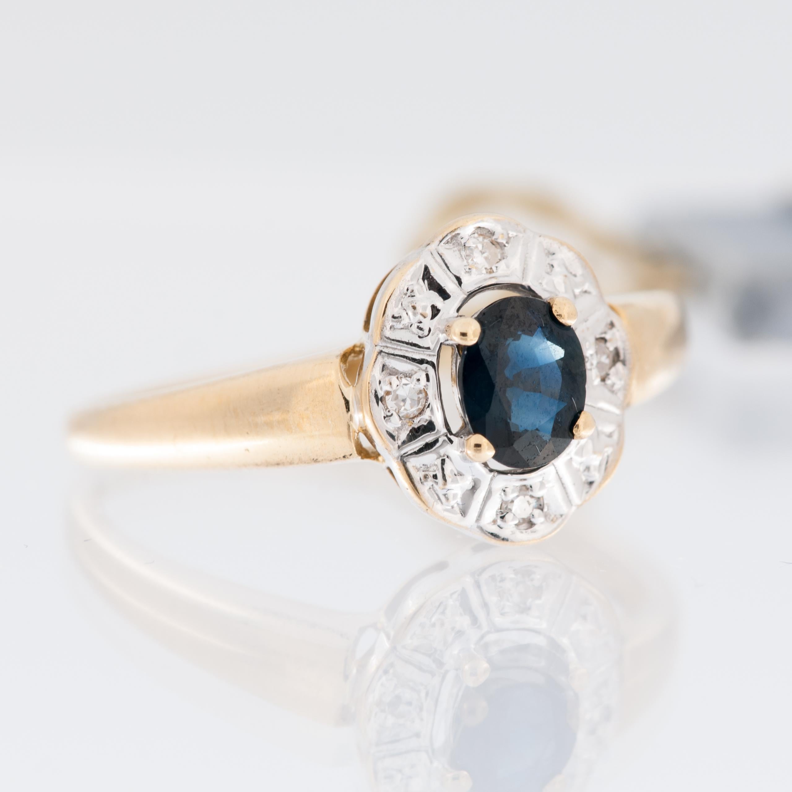 Women's Retro 18 karat Gold Ring with Diamonds and Sapphire For Sale