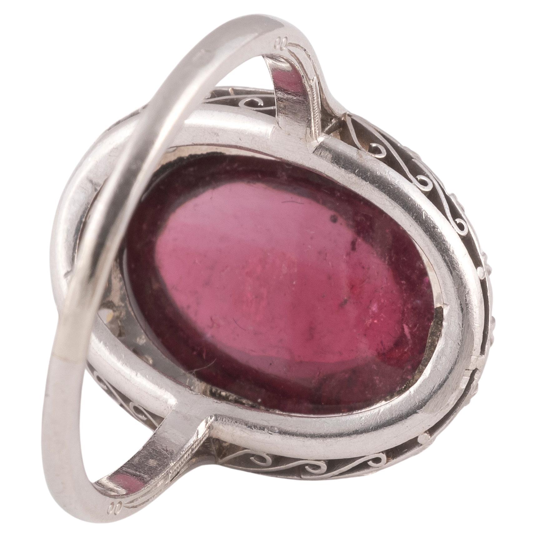 Rétro Anello retrò in oro bianco 18 carati con rubelite cabochon e diamanti taglio vecchio in vendita