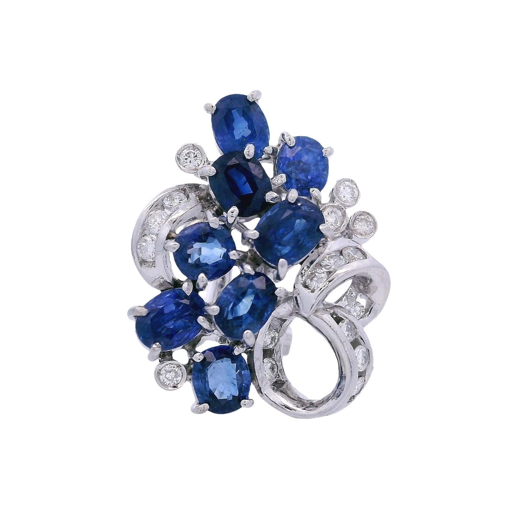Retro Boucles d'oreilles et bague en or blanc 18kt avec saphirs bleus et diamants en vente 6