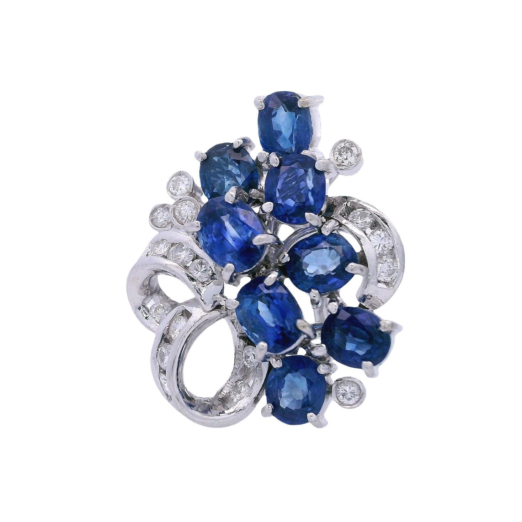 Retro Boucles d'oreilles et bague en or blanc 18kt avec saphirs bleus et diamants en vente 7