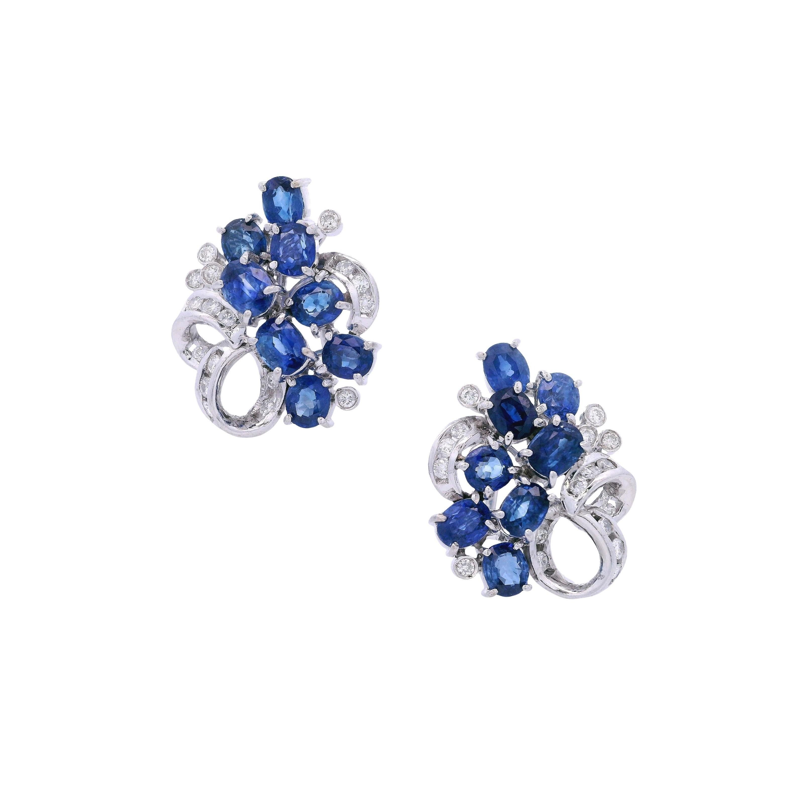 Retro Boucles d'oreilles et bague en or blanc 18kt avec saphirs bleus et diamants en vente 3