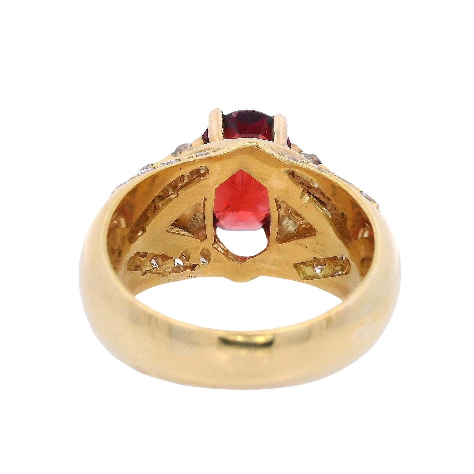 Anello retrò in oro giallo 18kt con granato e diamanti da 3,65 CTW in vendita 2