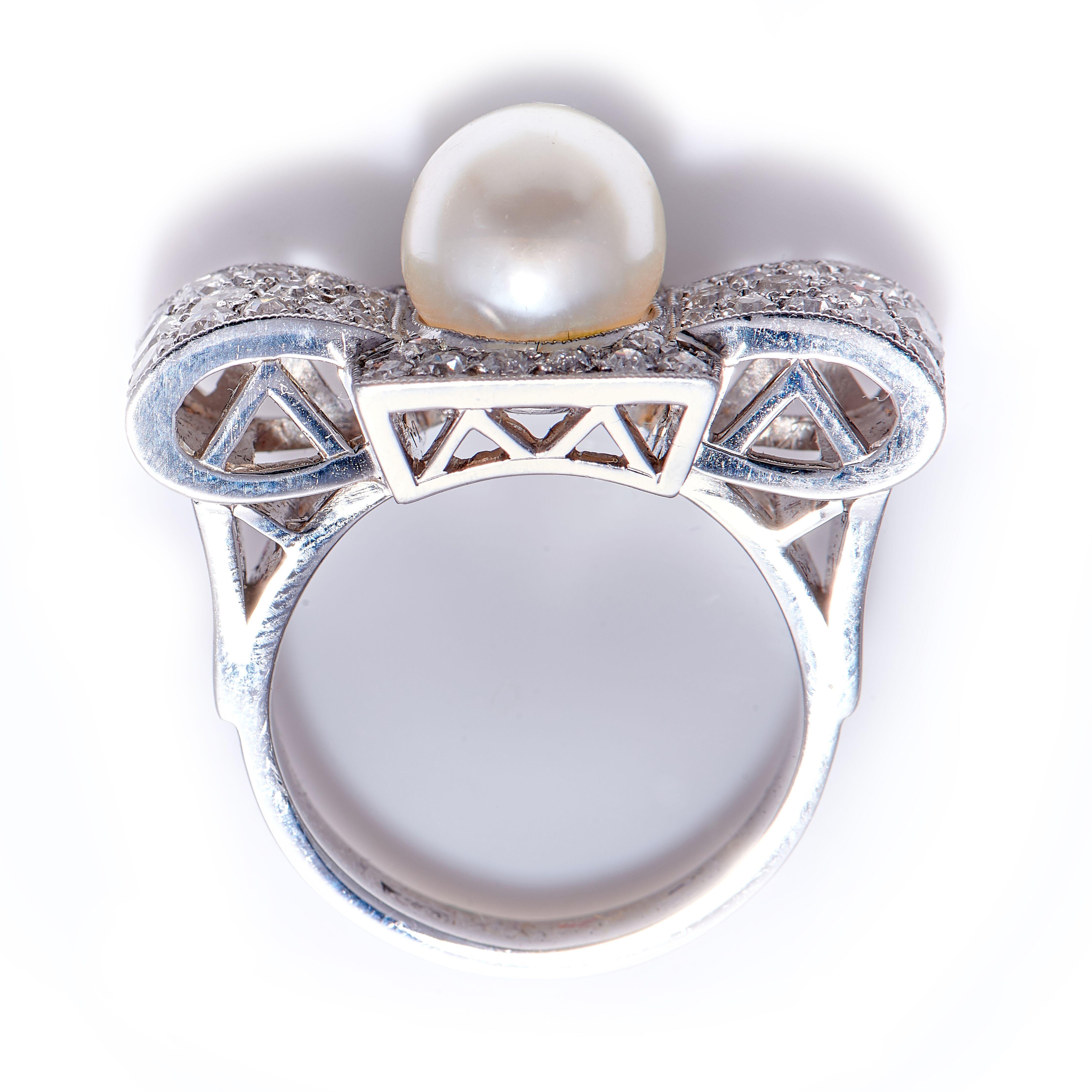 Women's Retro, 1930s, Art Deco, 18ct White Gold, Large Pearl and Diamond Cocktail Ring For Sale