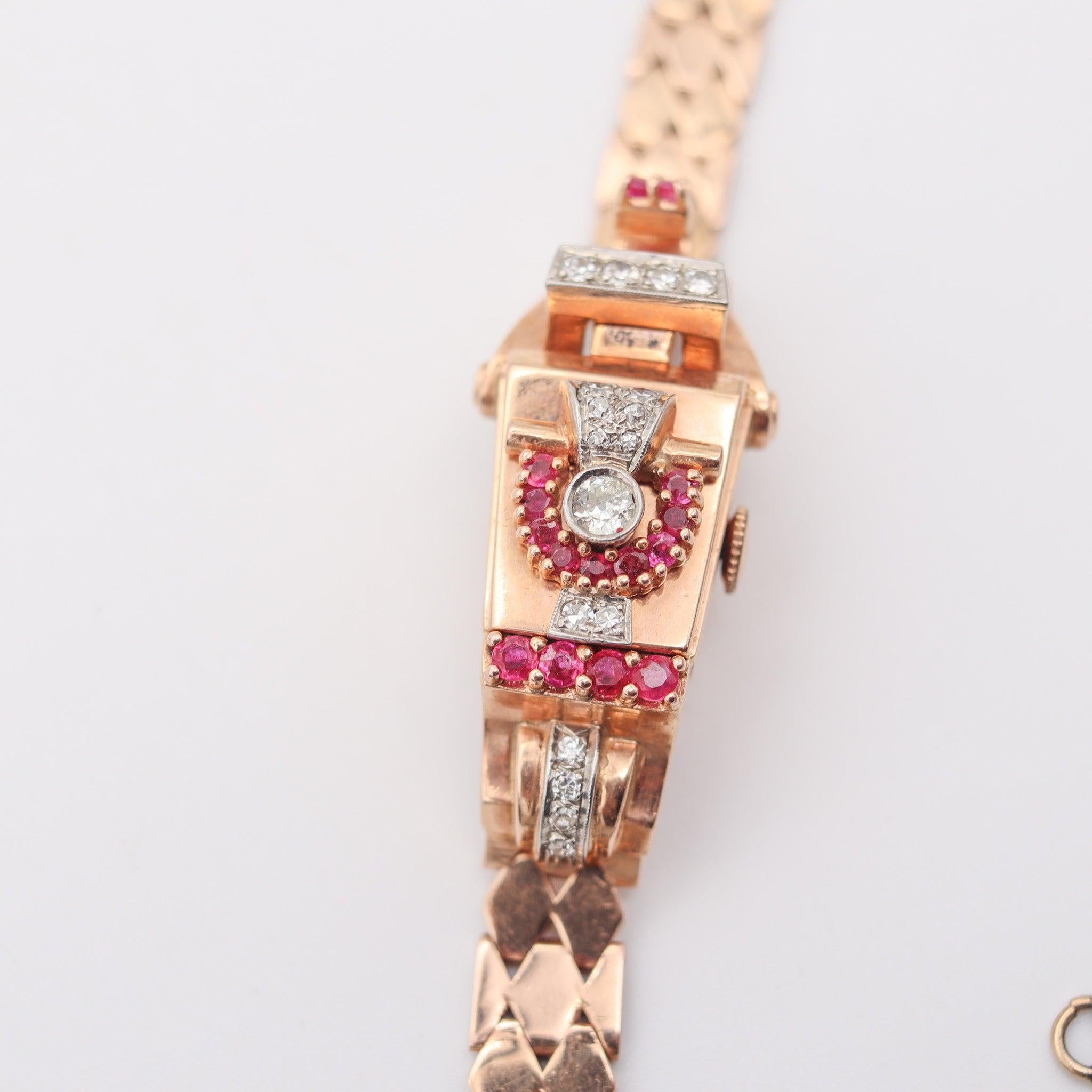 RETRO 1938 Art Deco Orologio da polso da donna a scomparsa in oro rosa 14Kt Rubini e diamanti in vendita 4