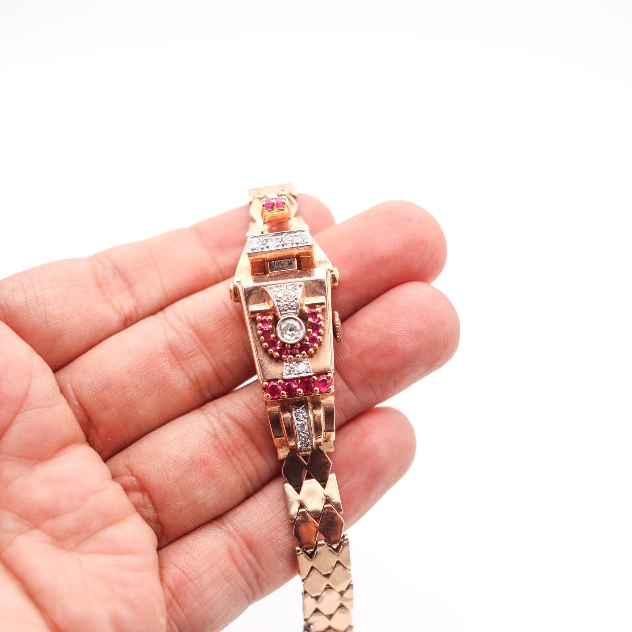 RETRO 1938 Art Deco Orologio da polso da donna a scomparsa in oro rosa 14Kt Rubini e diamanti in vendita 2