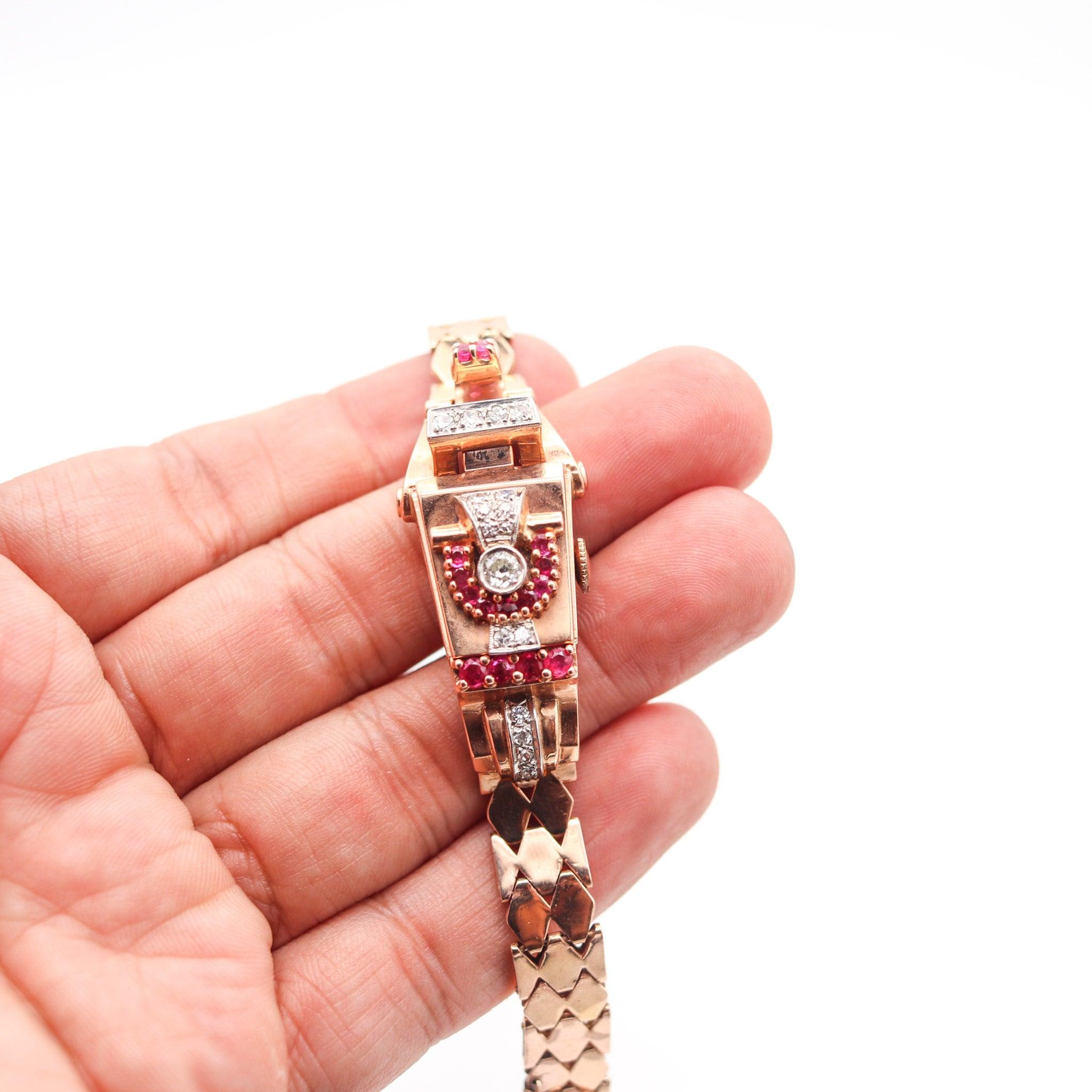 RETRO 1938 Art Deco Orologio da polso da donna a scomparsa in oro rosa 14Kt Rubini e diamanti in vendita 3