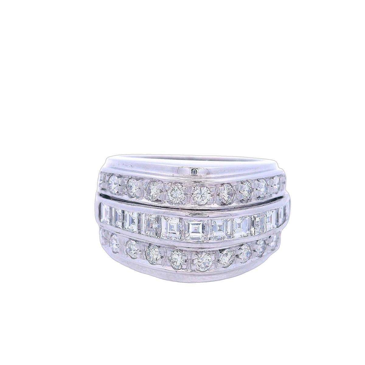 Rétro Anello geometrico retrò del 1940 in oro bianco 18kt con 1,15 CTW di diamanti in vendita