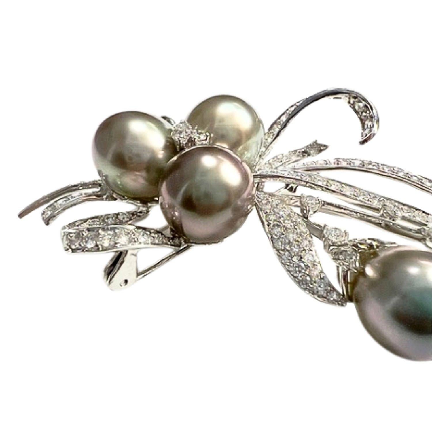 This retro-style brooch pendant from the 1940-1950 period is crafted in 18K white gold and adorned with brilliant-cut Diamonds and cultured Pearls. 

It has a weight of 23.81 grams and measures 8 cm in height and 3.5 cm in width. 

The Diamonds