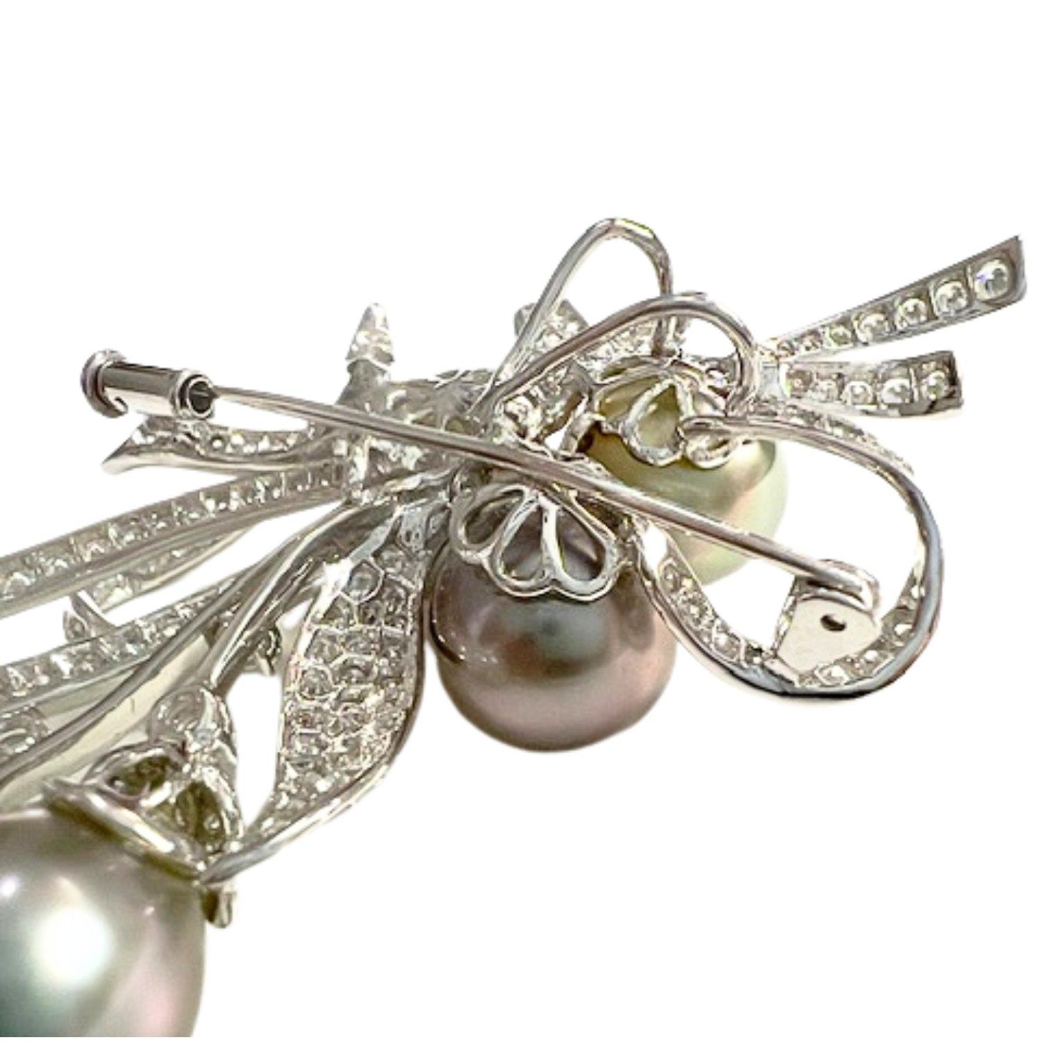Retro 1940-1950 Diamond and Cultured Pearl Gold Brooch Pendant In Good Condition For Sale In MADRID, ES