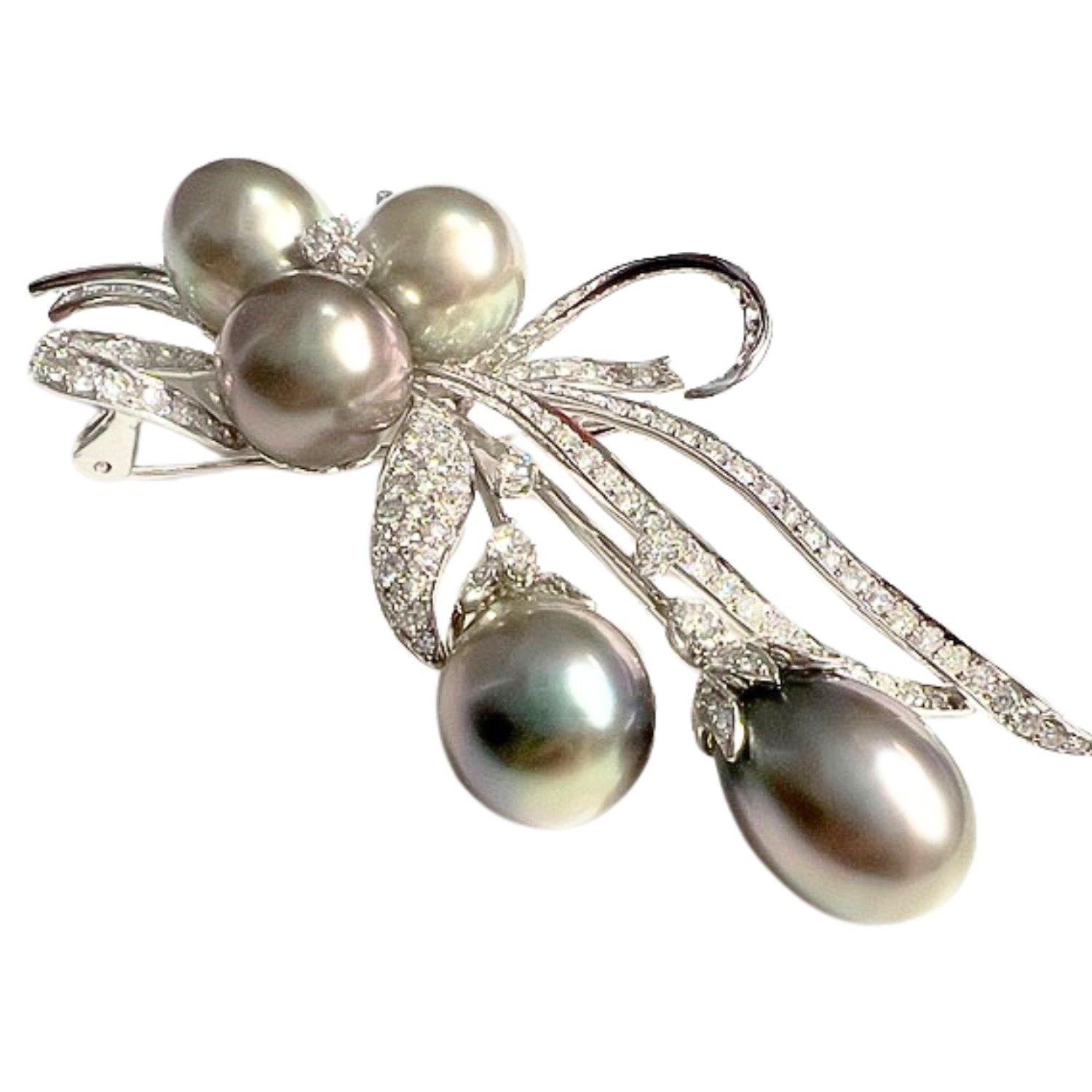 Women's Retro 1940-1950 Diamond and Cultured Pearl Gold Brooch Pendant For Sale