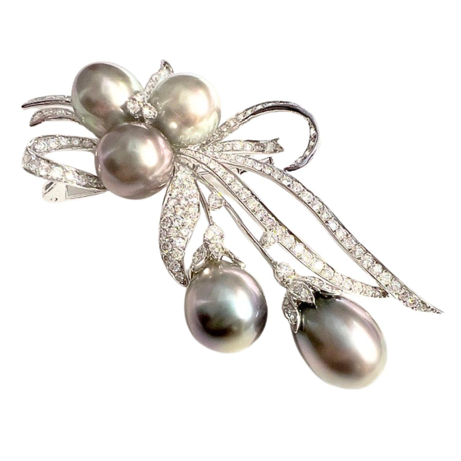 Retro 1940-1950 Diamond and Cultured Pearl Gold Brooch Pendant For Sale 1