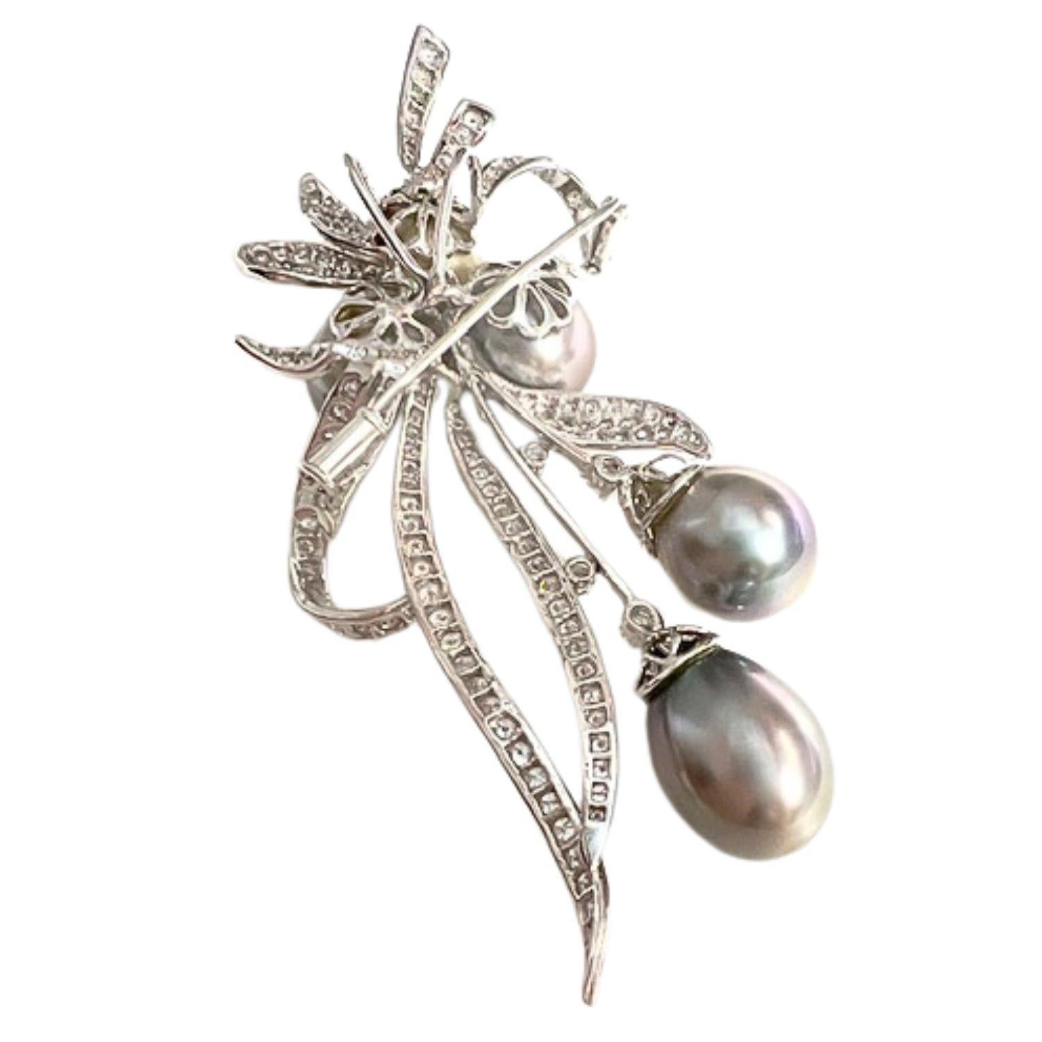 Retro 1940-1950 Diamond and Cultured Pearl Gold Brooch Pendant For Sale 2