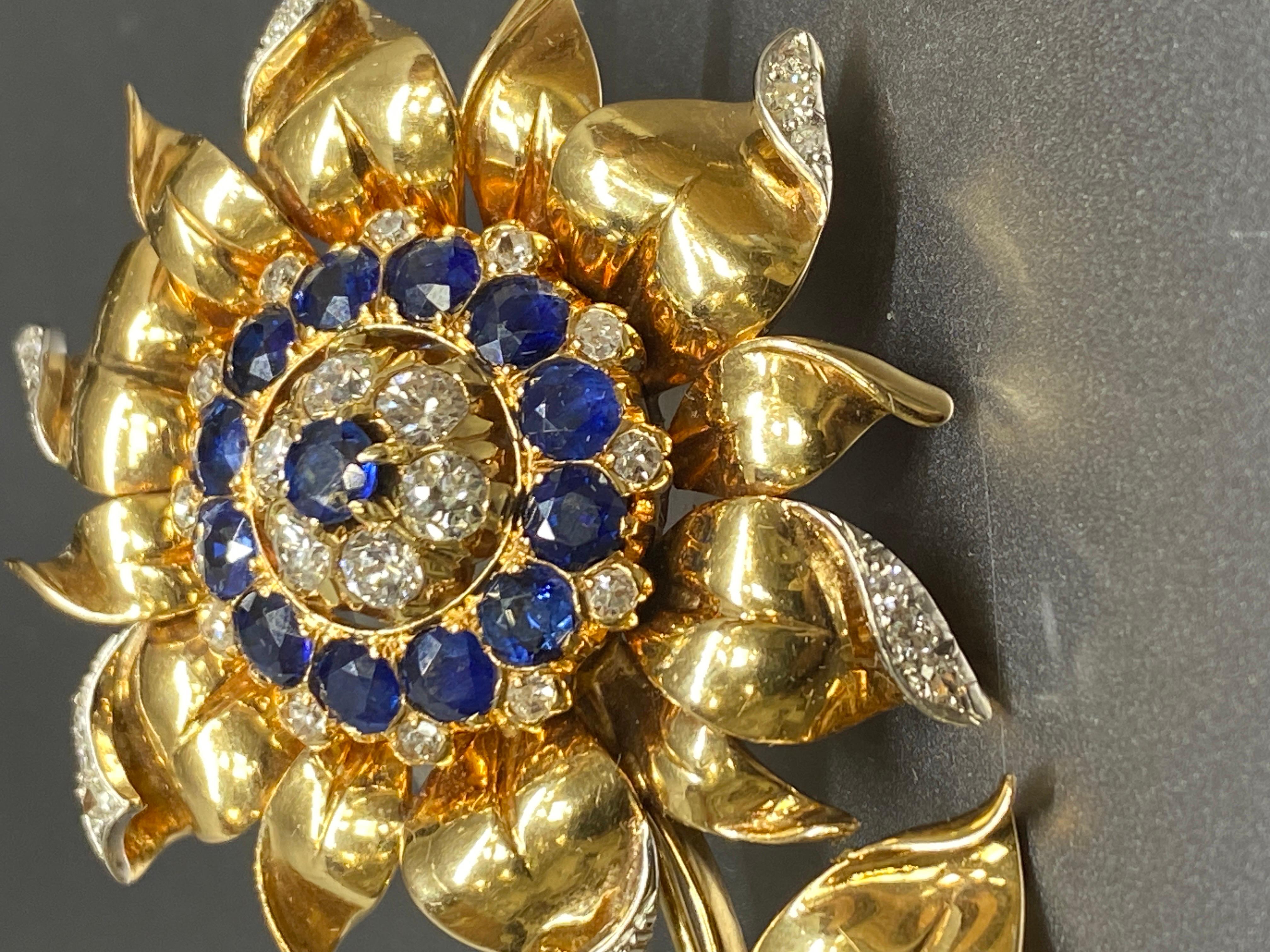 RETRO 1940's 14k Yellow Gold Natural Blue Sapphire & Diamond Sun Flower Brooch For Sale 8