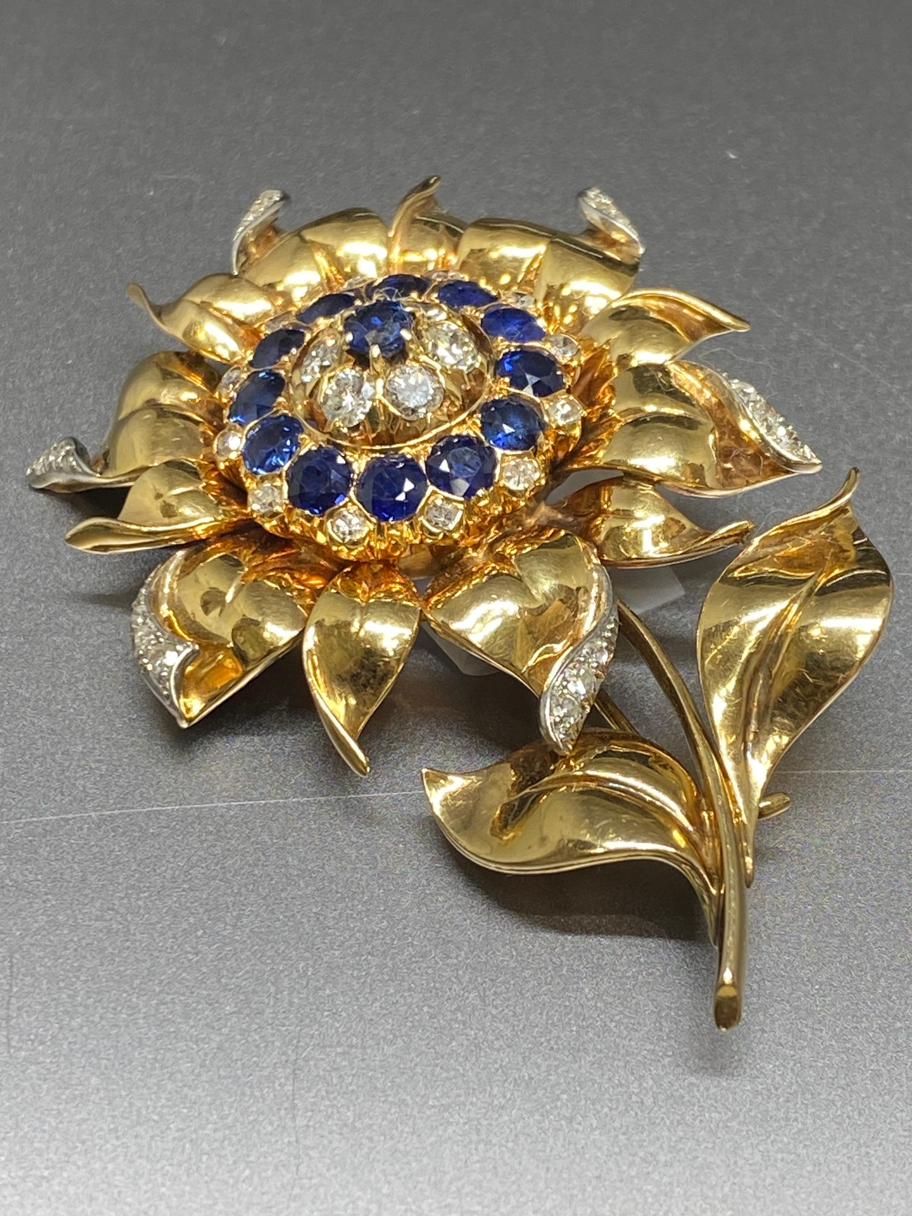RETRO 1940's 14k Yellow Gold Natural Blue Sapphire & Diamond Sun Flower Brooch For Sale 10